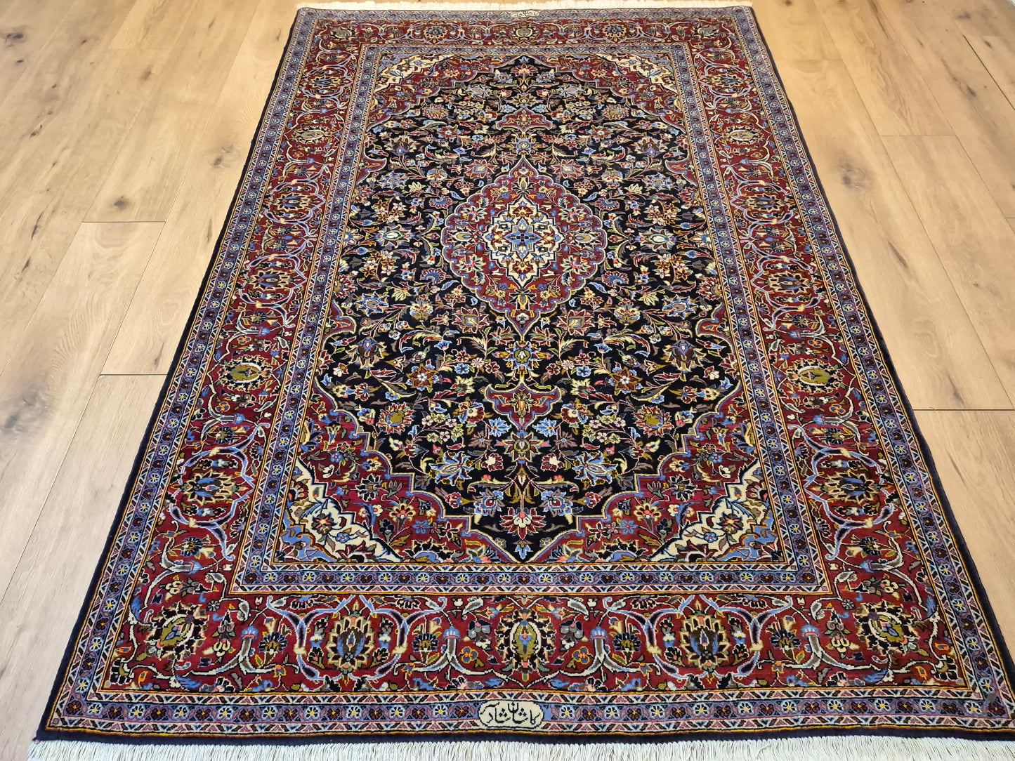 Keshan Teppich Korkwolle signiert Medaillon florales Design