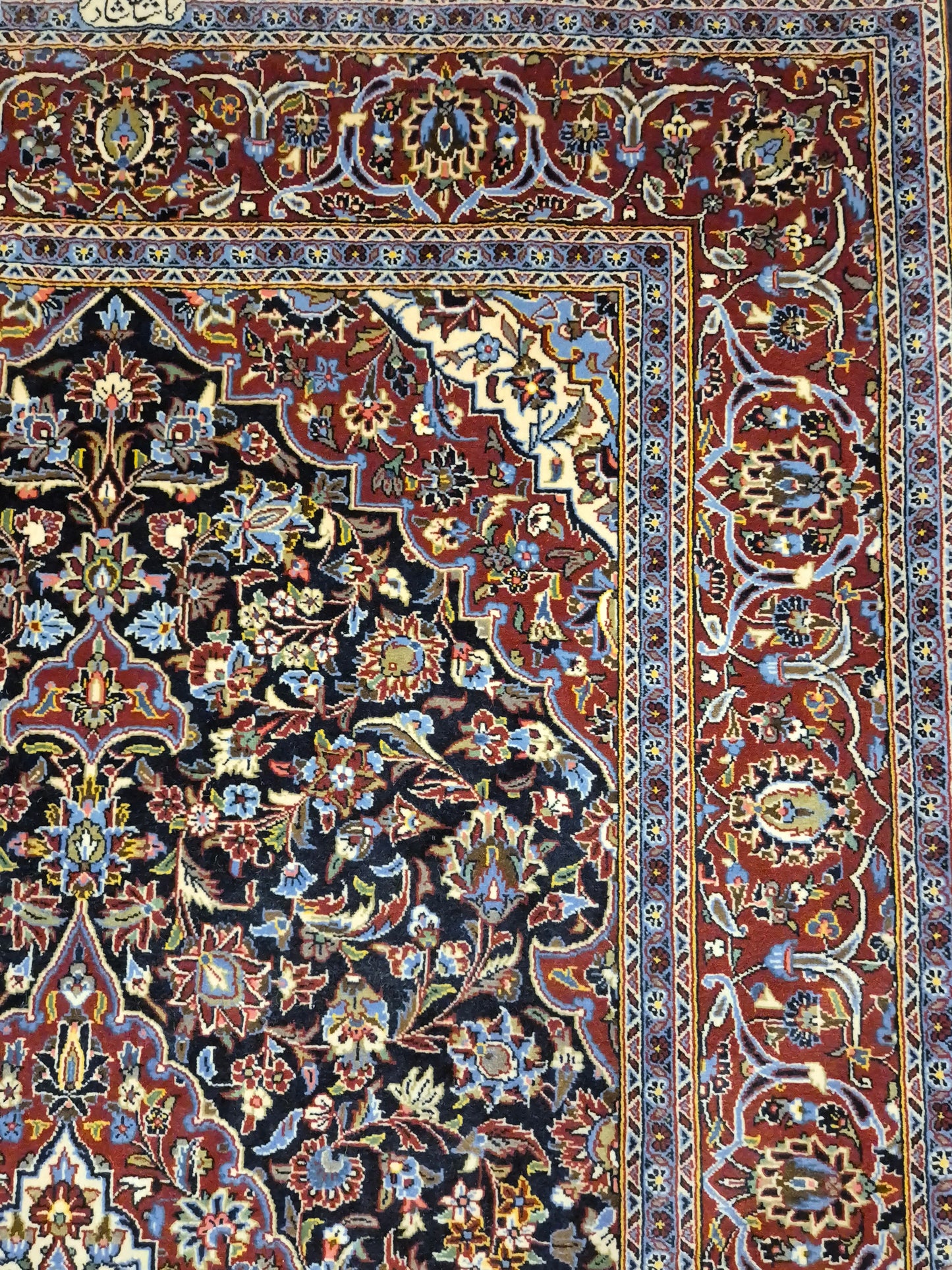 Keshan Teppich Korkwolle signiert Medaillon florales Design