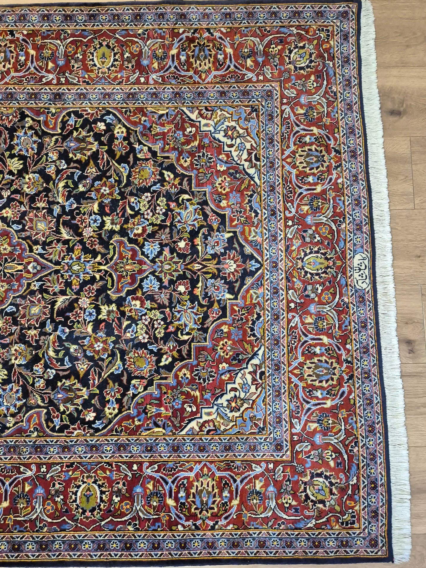 Keshan Teppich Korkwolle signiert Medaillon florales Design