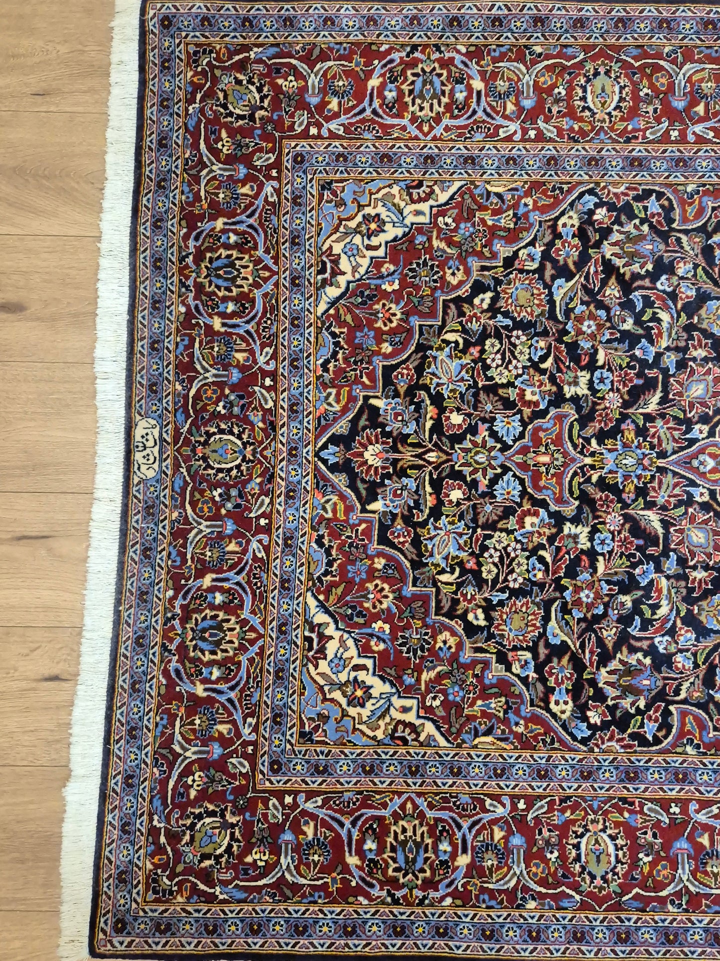 Keshan Teppich Korkwolle signiert Medaillon florales Design