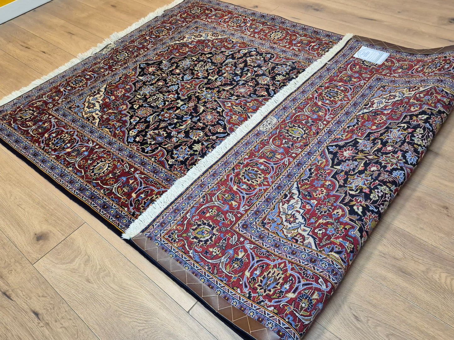 Keshan Teppich Korkwolle signiert Medaillon florales Design