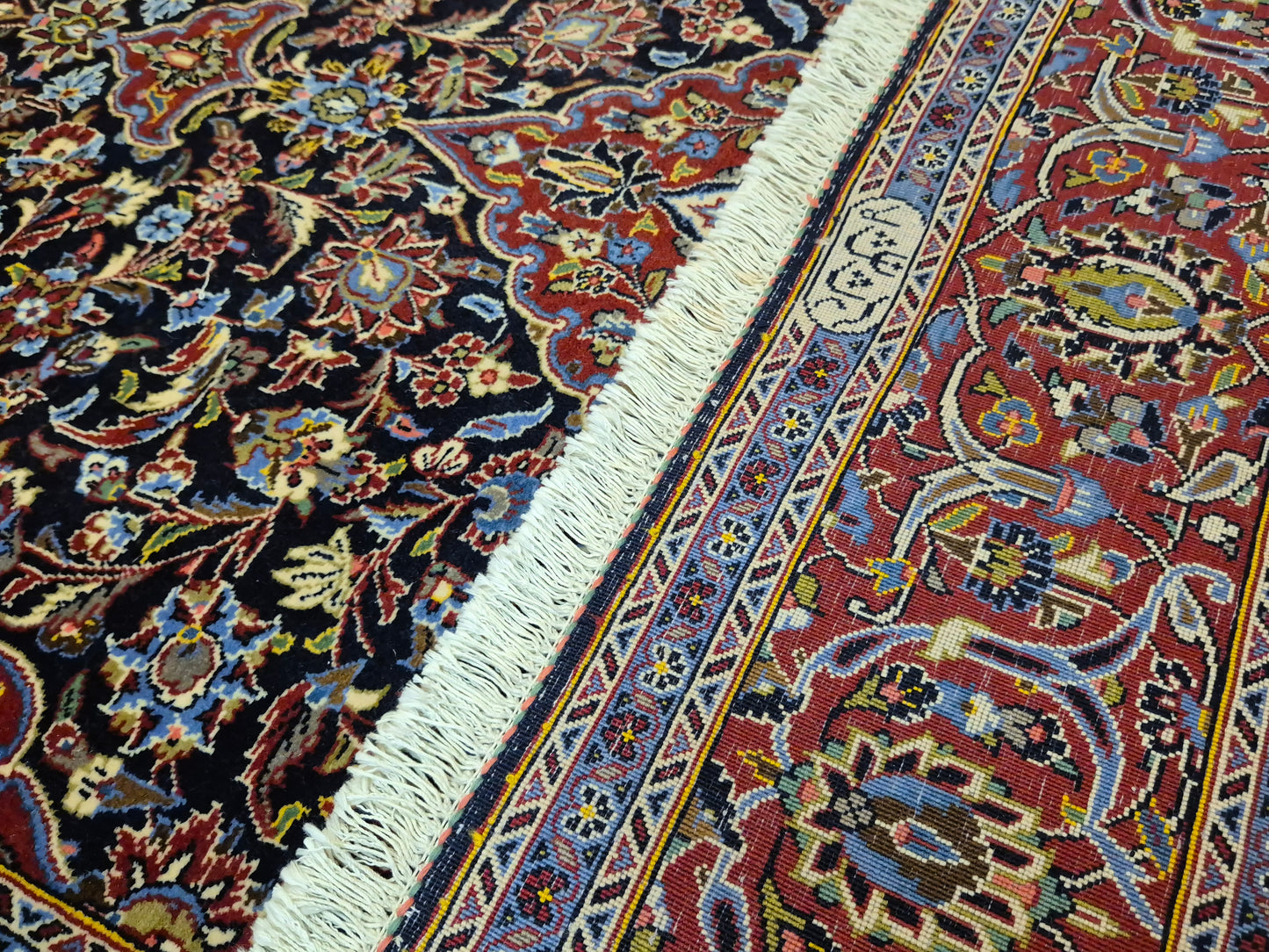 Keshan Teppich Korkwolle signiert Medaillon florales Design