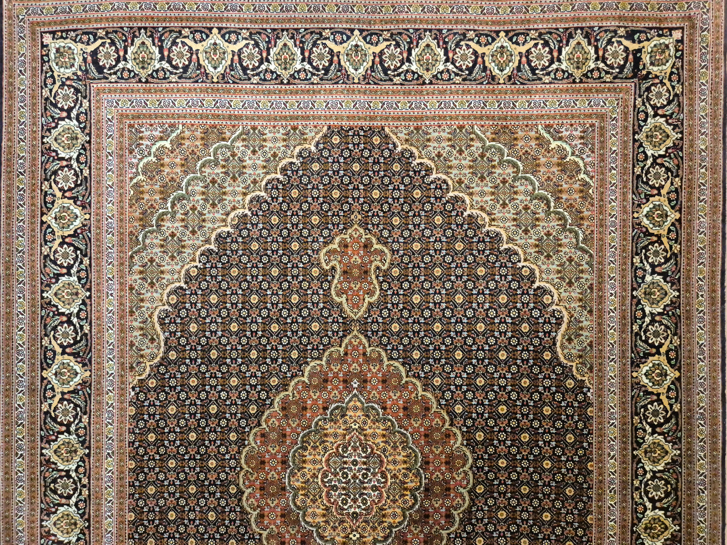 Täbriz Teppich Korkwolle Seide Medaillon Mahi Muster fein