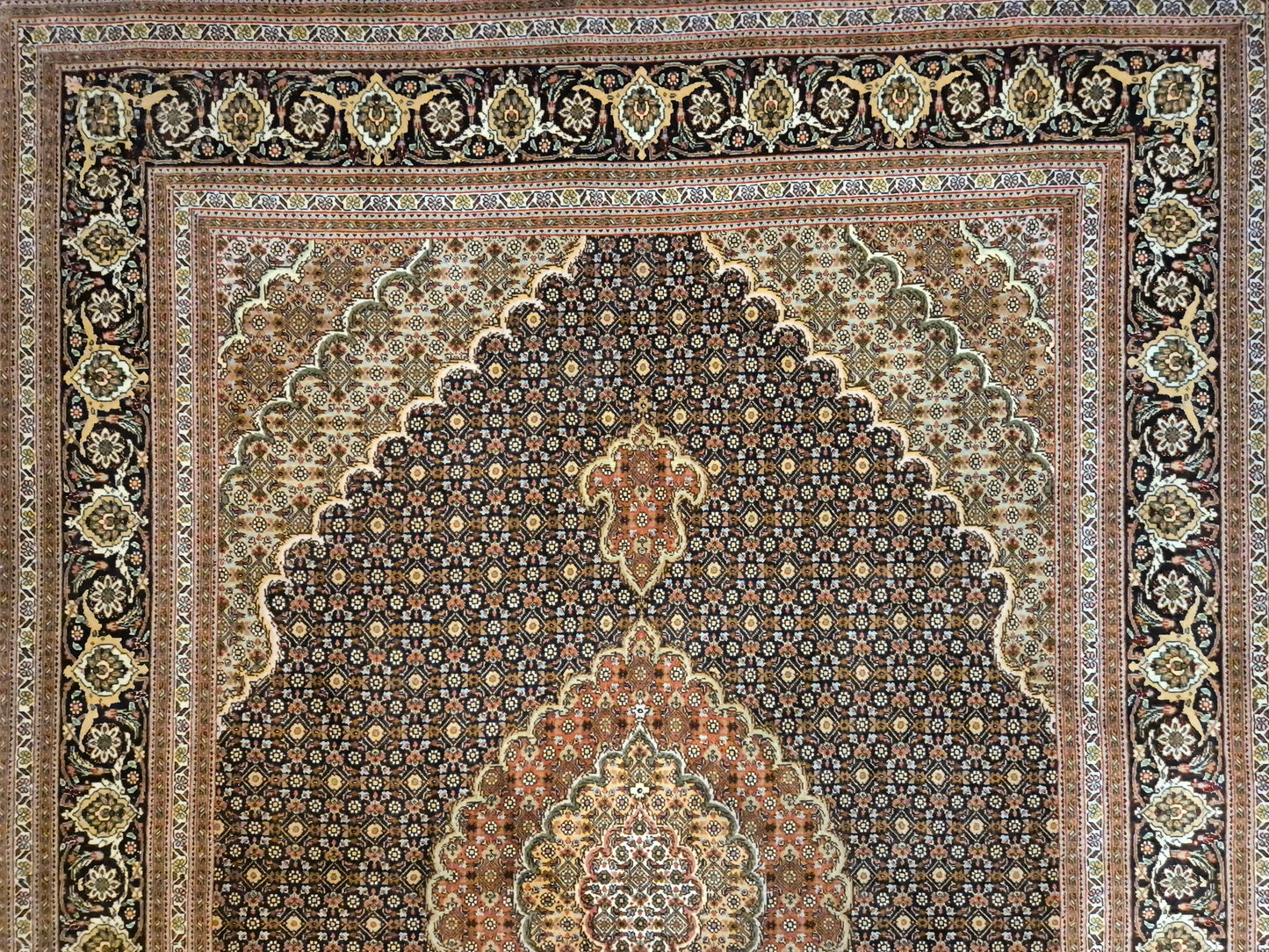 Täbriz Teppich Korkwolle Seide Medaillon Mahi Muster fein