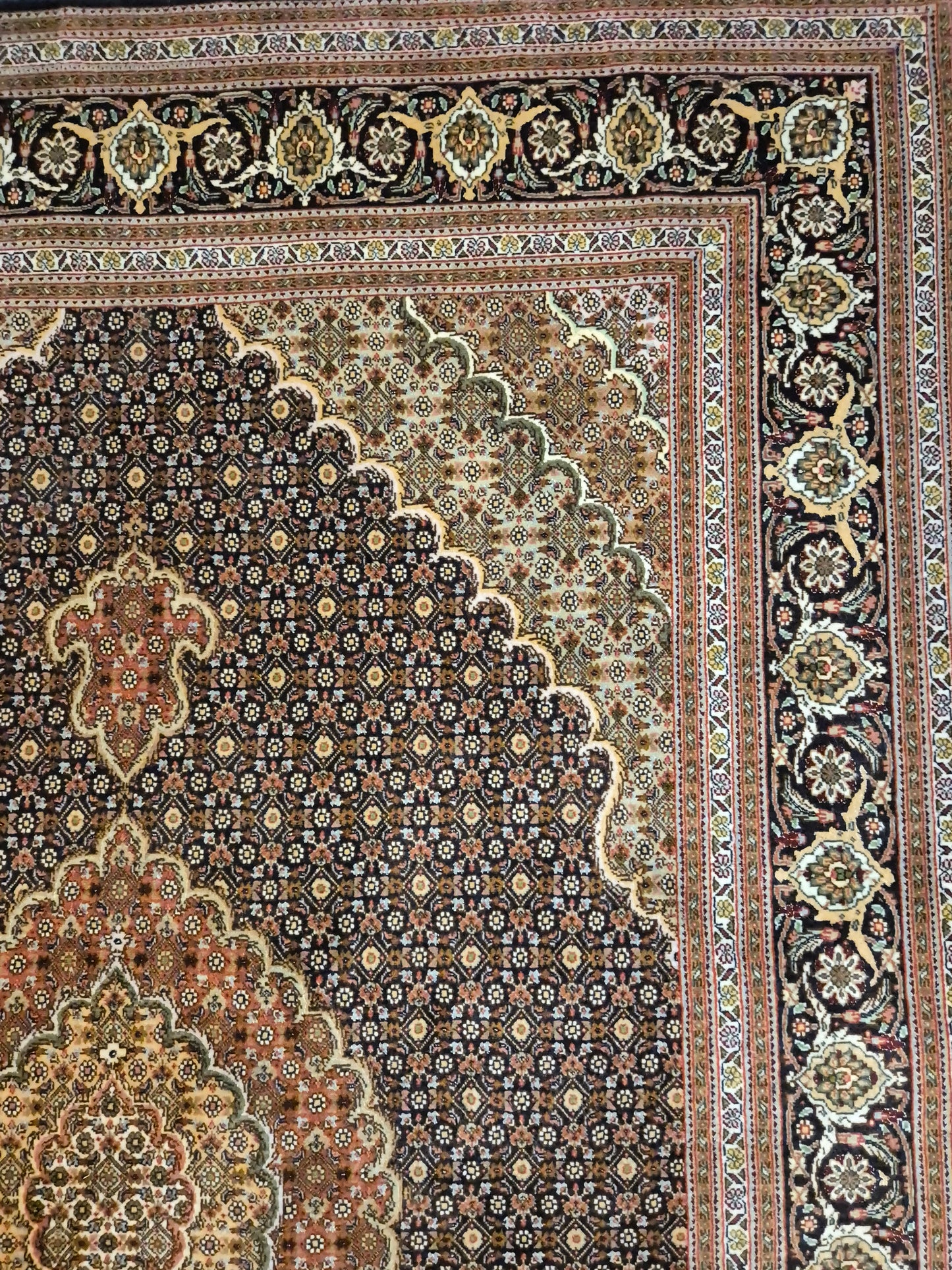 Täbriz Teppich Korkwolle Seide Medaillon Mahi Muster fein