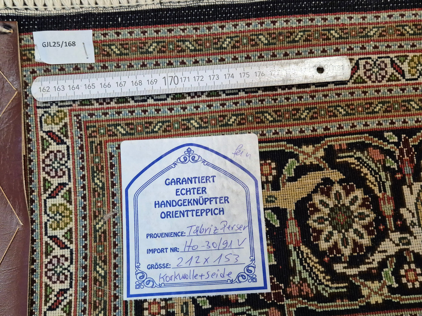 Täbriz Teppich Korkwolle Seide Medaillon Mahi Muster fein