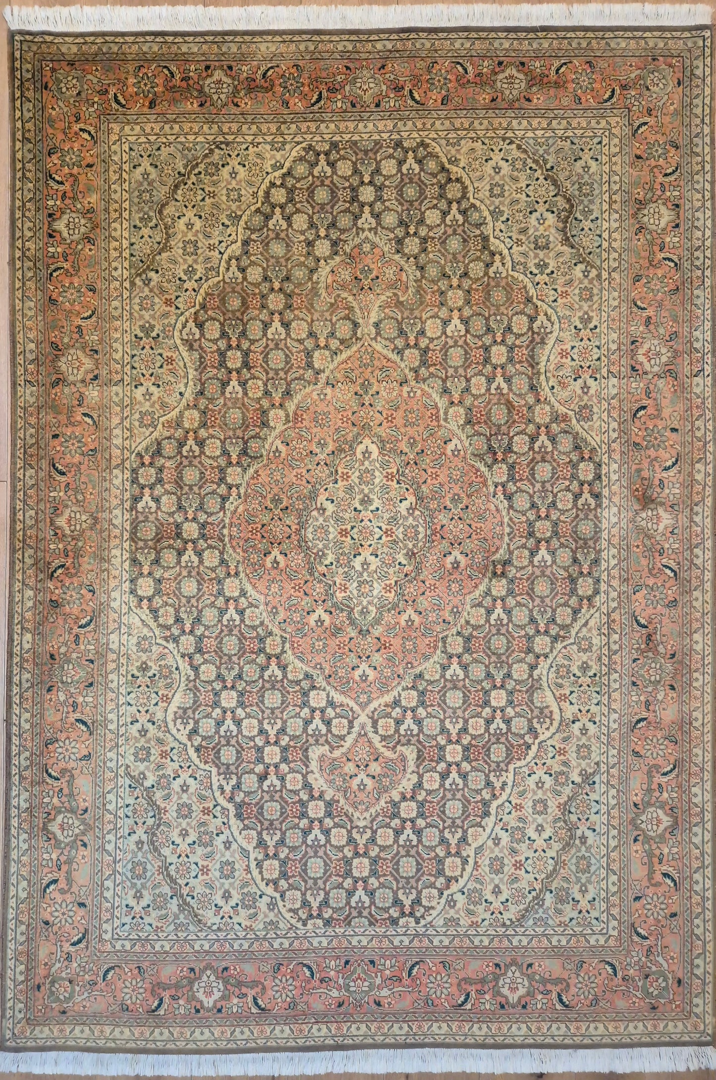 Täbriz Teppich Korkwolle Medaillon Mahi Muster feine Knüpfung