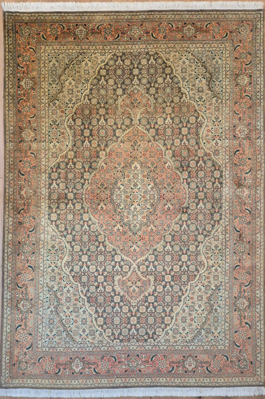 Täbriz Teppich Korkwolle Medaillon Mahi Muster feine Knüpfung