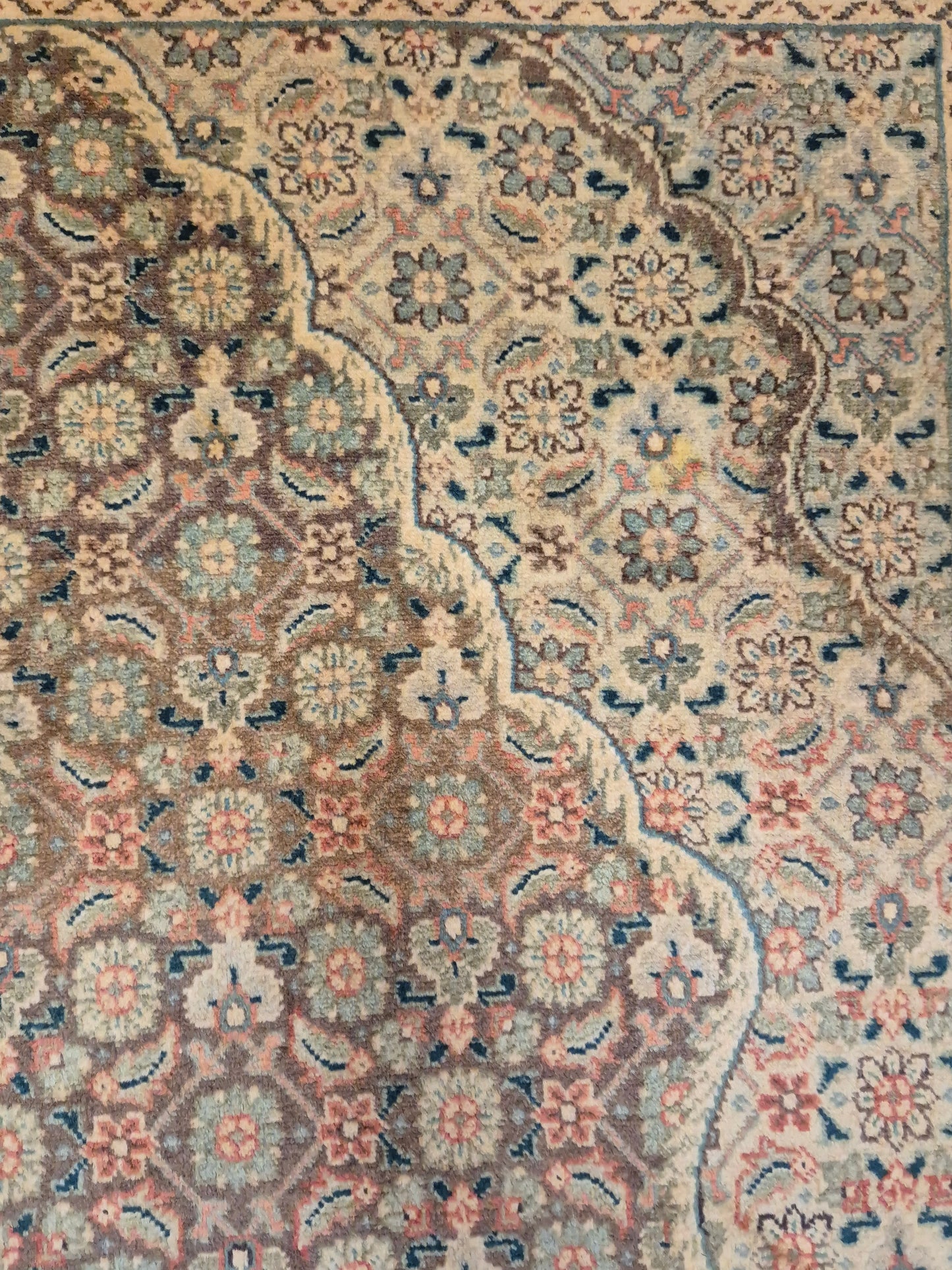 Täbriz Teppich Korkwolle Medaillon Mahi Muster feine Knüpfung