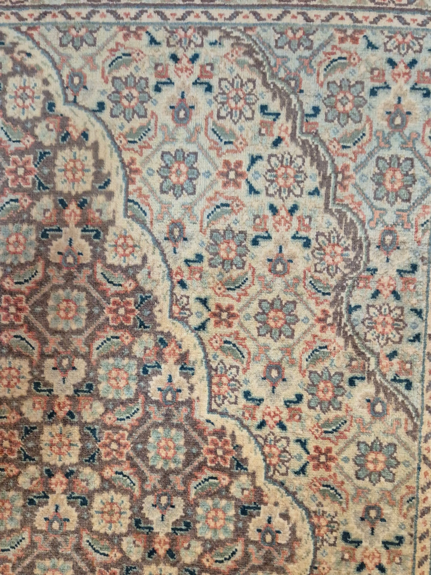 Täbriz Teppich Korkwolle Medaillon Mahi Muster feine Knüpfung