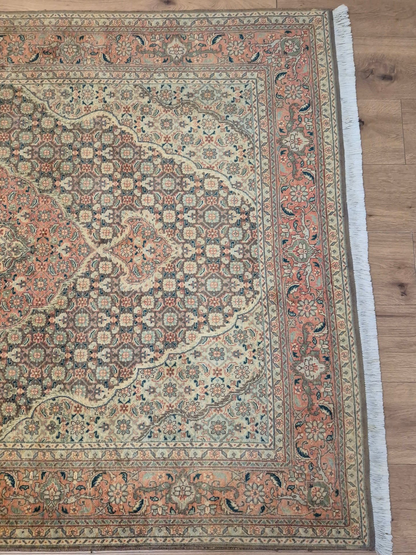 Täbriz Teppich Korkwolle Medaillon Mahi Muster feine Knüpfung