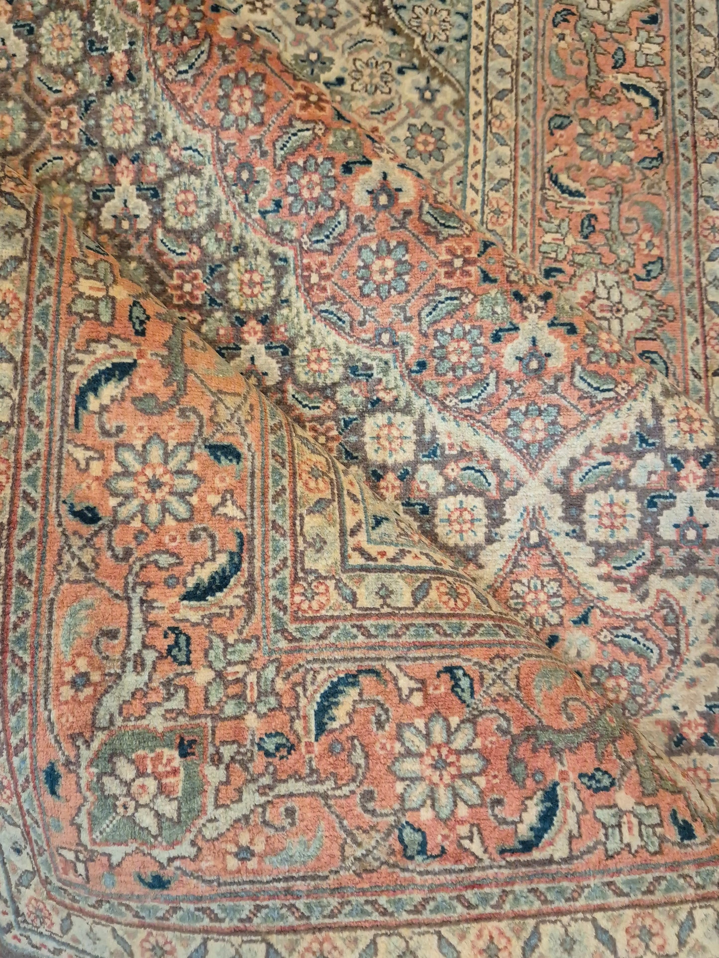 Täbriz Teppich Korkwolle Medaillon Mahi Muster feine Knüpfung