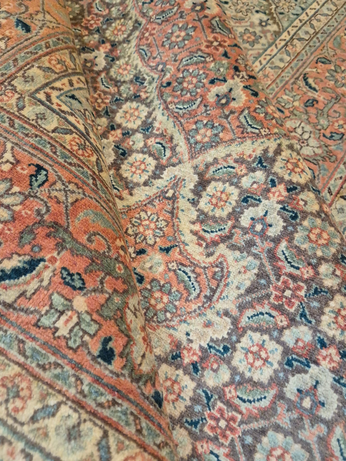 Täbriz Teppich Korkwolle Medaillon Mahi Muster feine Knüpfung