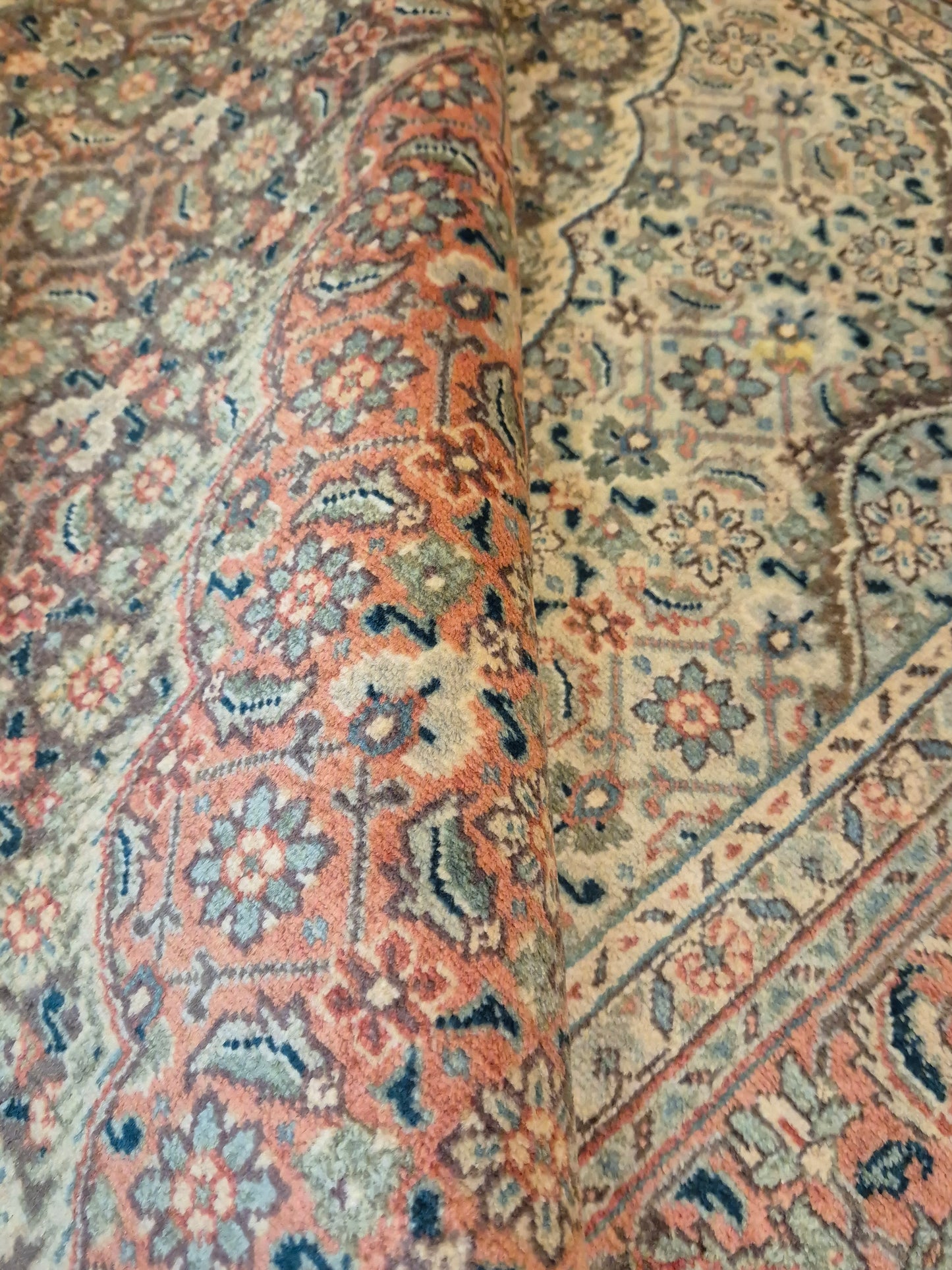 Täbriz Teppich Korkwolle Medaillon Mahi Muster feine Knüpfung