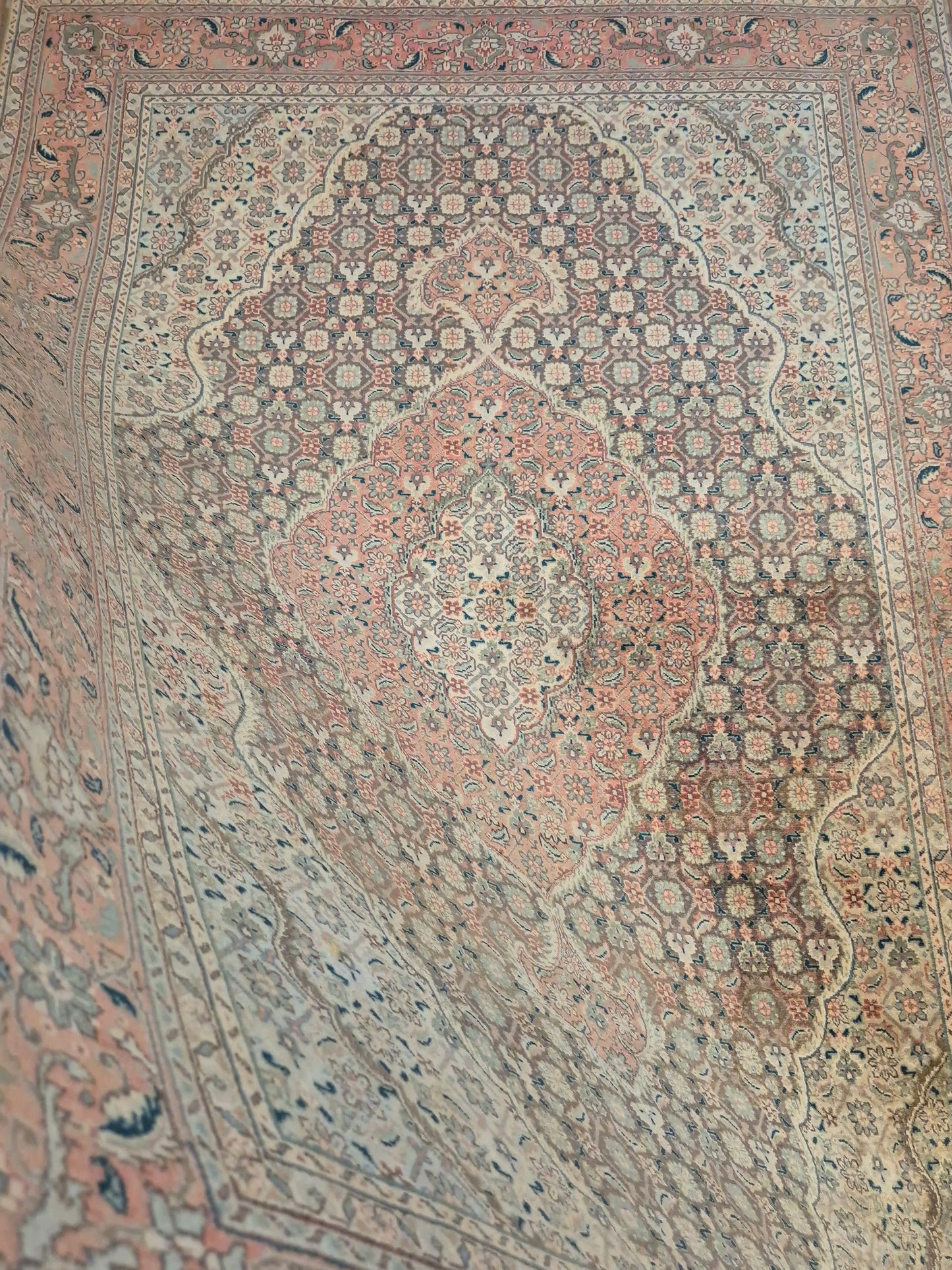 Täbriz Teppich Korkwolle Medaillon Mahi Muster feine Knüpfung