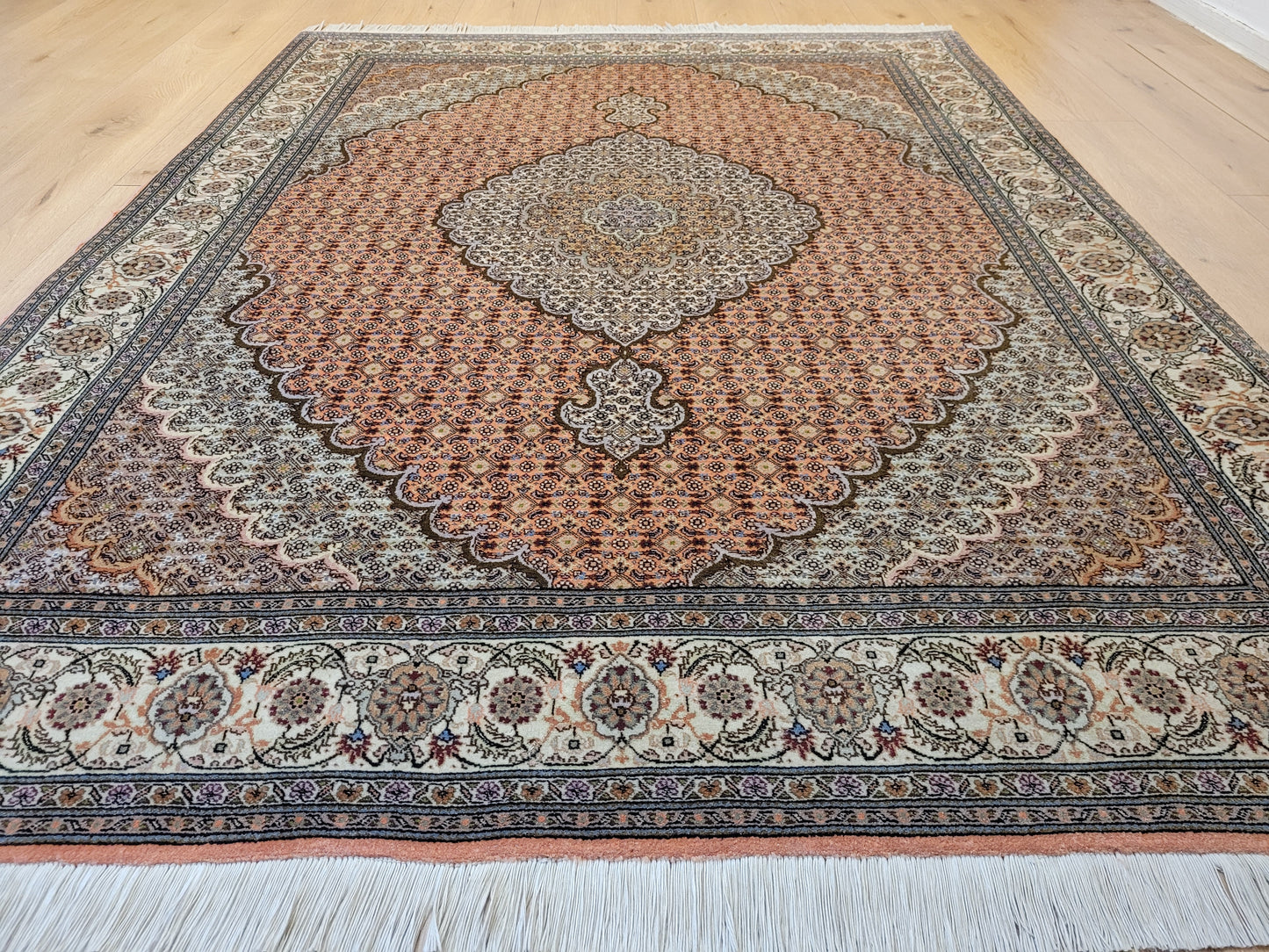 Täbriz Teppich Korkwolle mit Seide feine Knüpfung Medaillon Design