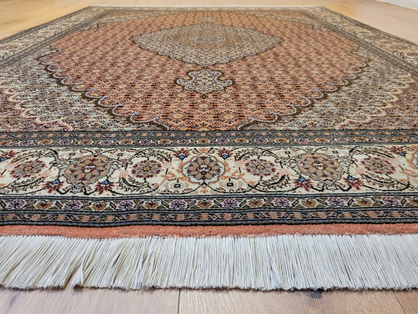 Täbriz Teppich Korkwolle mit Seide feine Knüpfung Medaillon Design