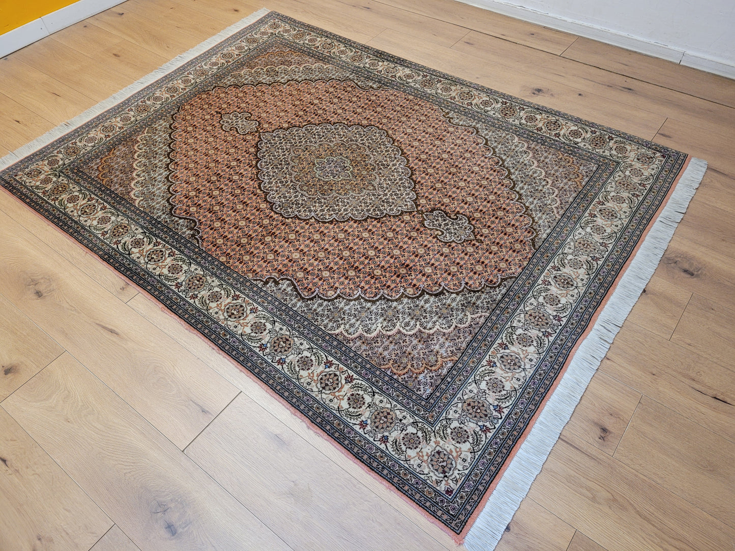 Täbriz Teppich Korkwolle mit Seide feine Knüpfung Medaillon Design