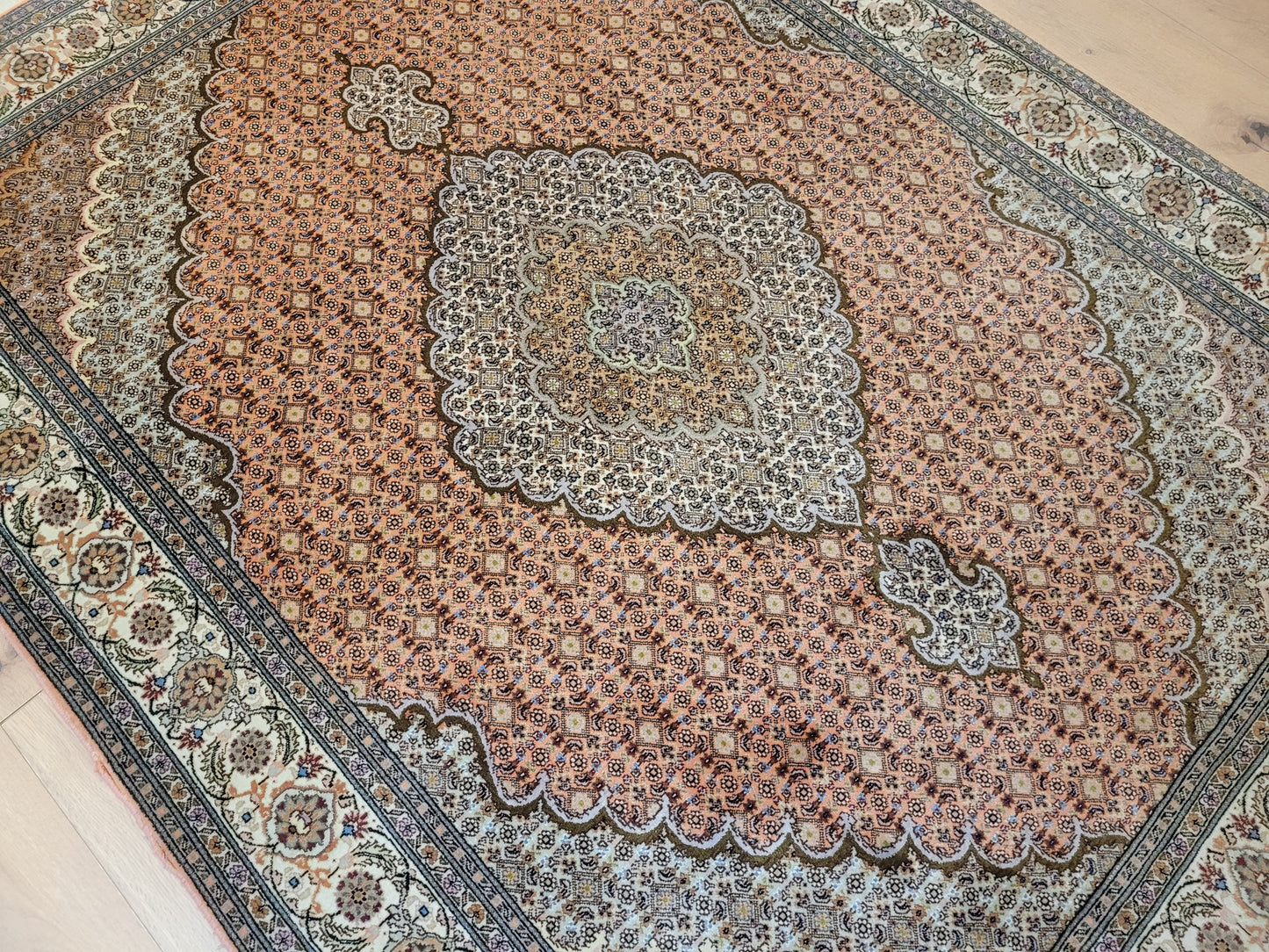 Täbriz Teppich Korkwolle mit Seide feine Knüpfung Medaillon Design