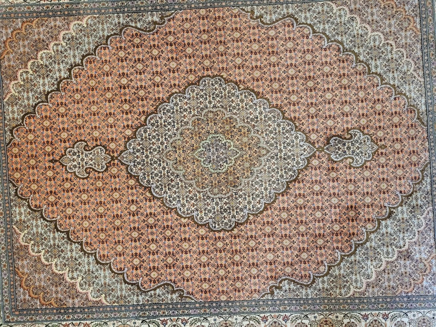 Täbriz Teppich Korkwolle mit Seide feine Knüpfung Medaillon Design