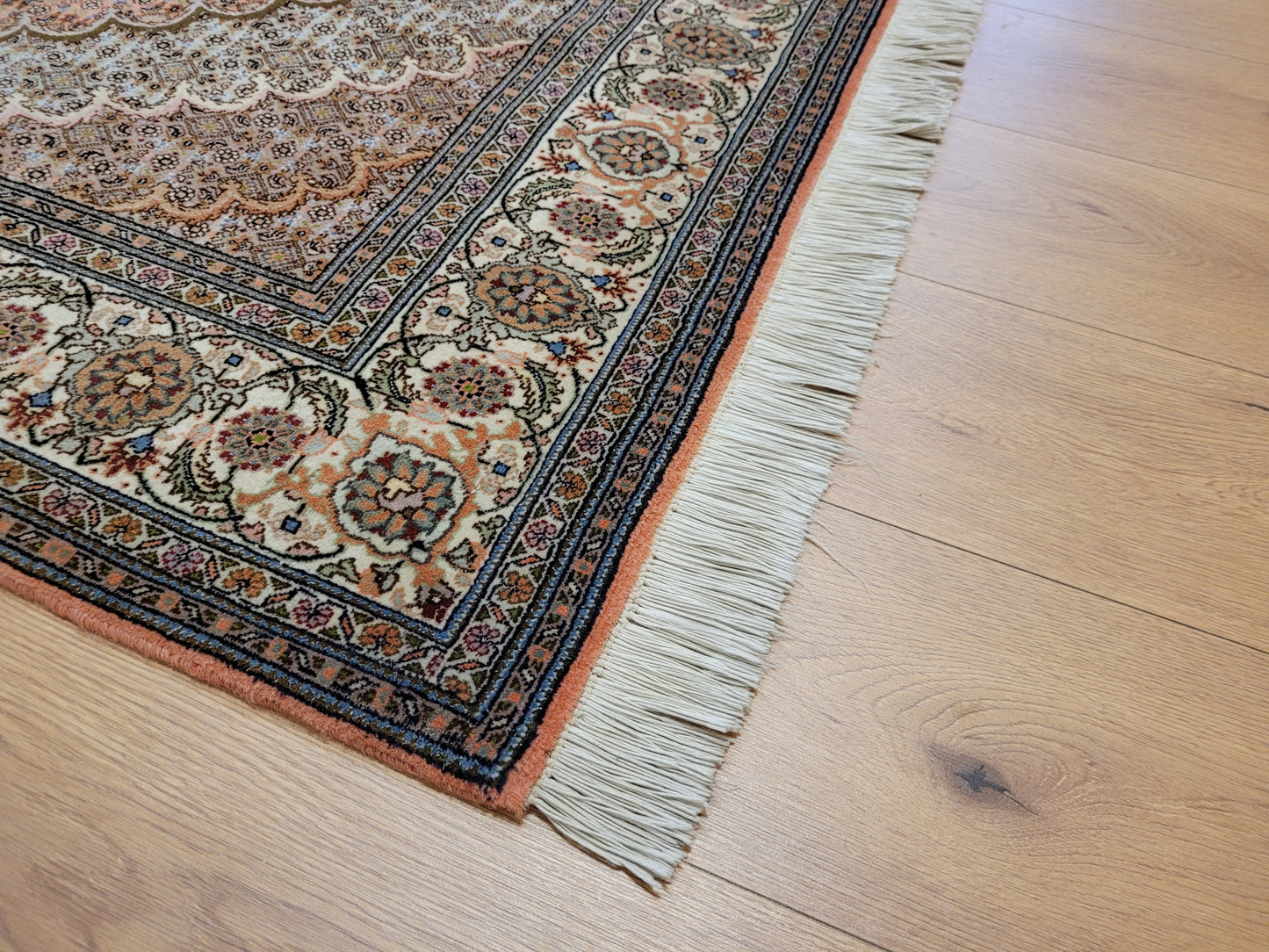 Täbriz Teppich Korkwolle mit Seide feine Knüpfung Medaillon Design