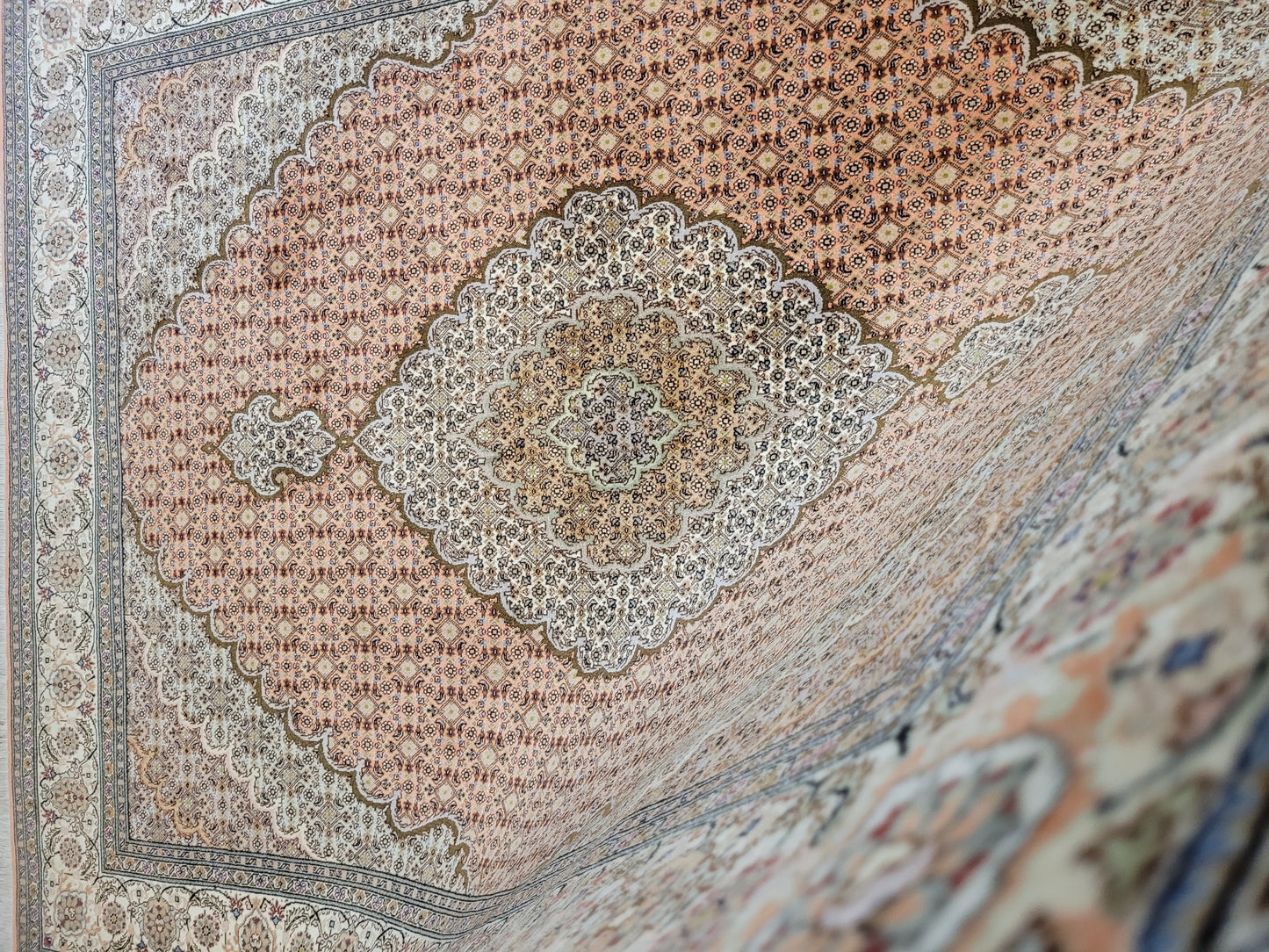 Täbriz Teppich Korkwolle mit Seide feine Knüpfung Medaillon Design