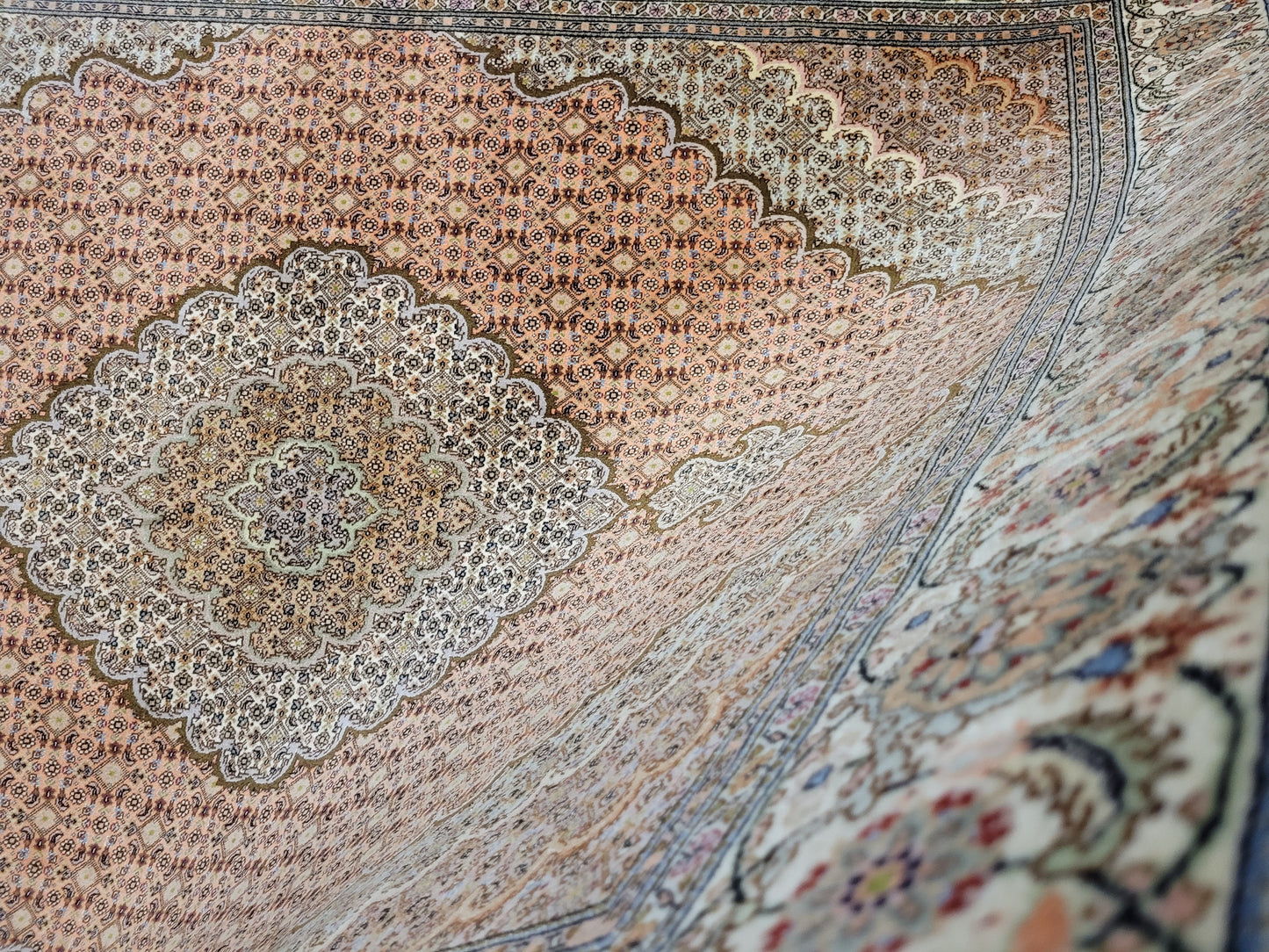 Täbriz Teppich Korkwolle mit Seide feine Knüpfung Medaillon Design