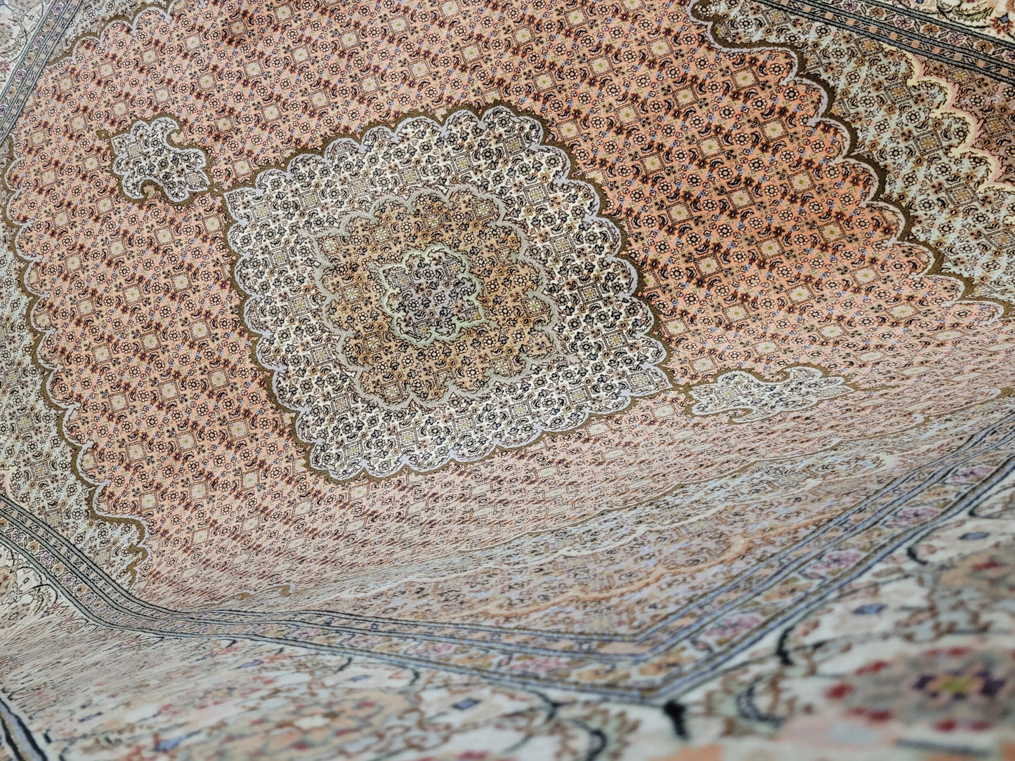 Täbriz Teppich Korkwolle mit Seide feine Knüpfung Medaillon Design