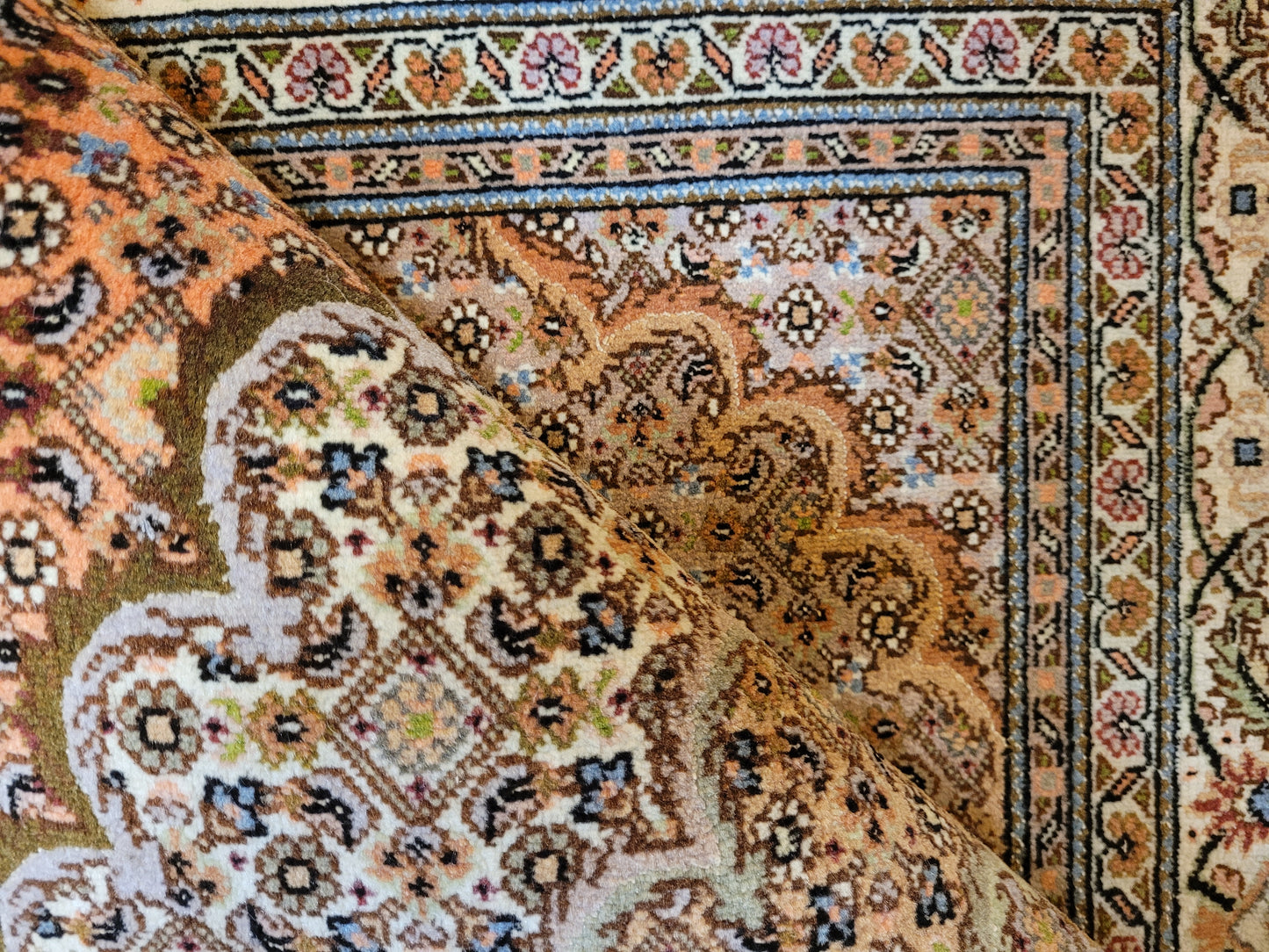 Täbriz Teppich Korkwolle mit Seide feine Knüpfung Medaillon Design