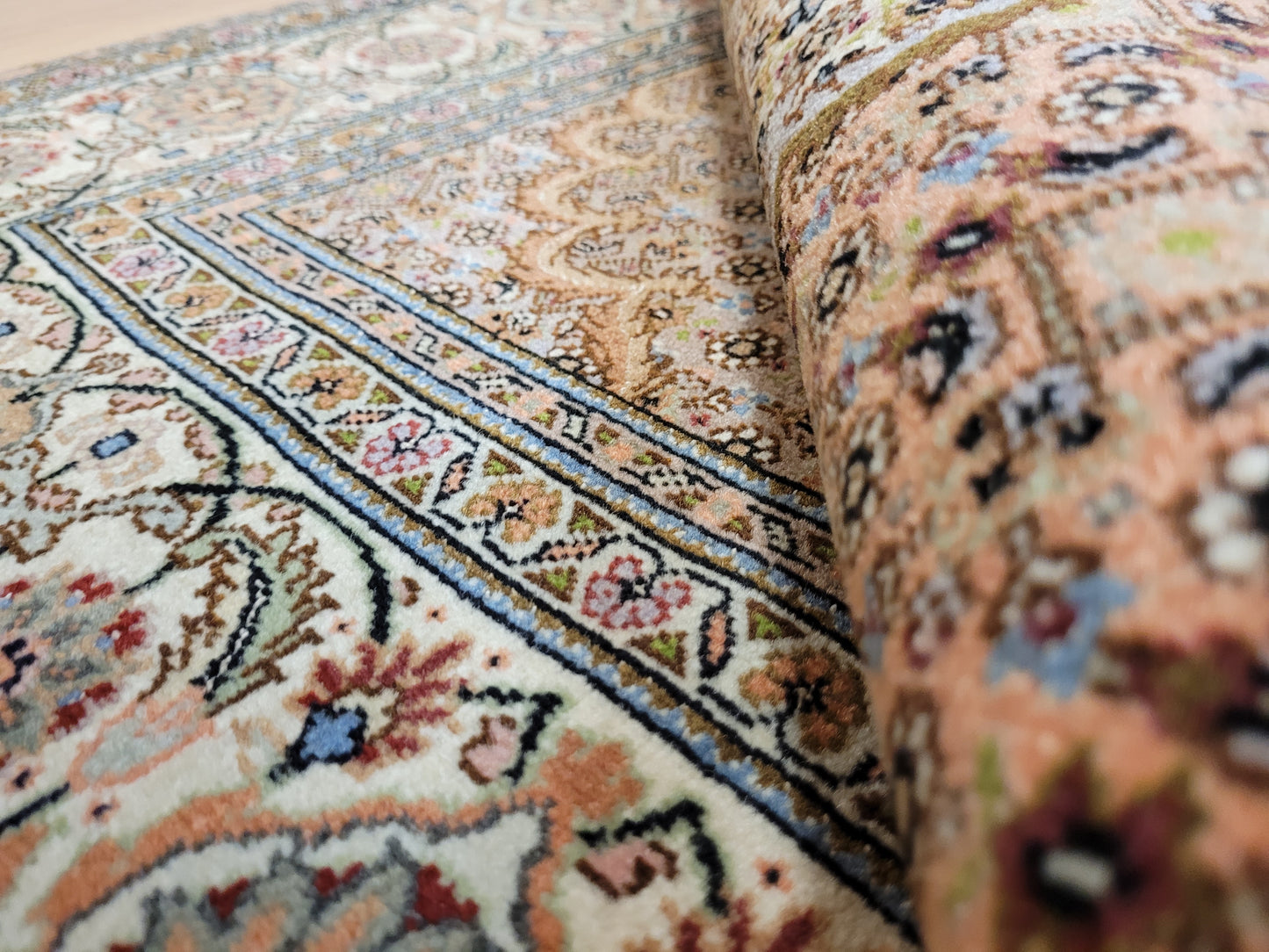 Täbriz Teppich Korkwolle mit Seide feine Knüpfung Medaillon Design