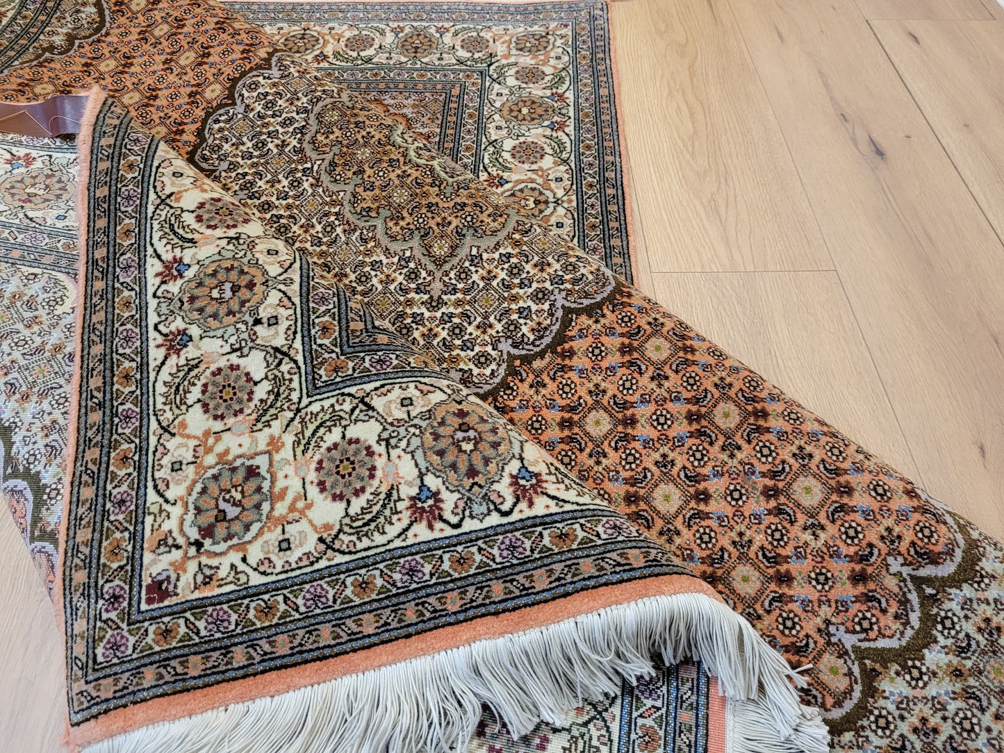 Täbriz Teppich Korkwolle mit Seide feine Knüpfung Medaillon Design