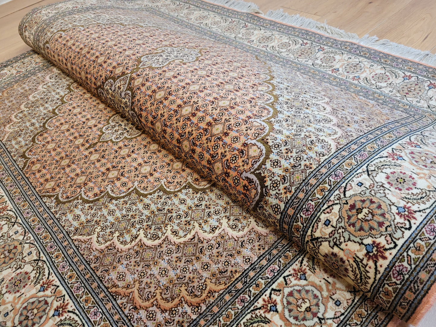 Täbriz Teppich Korkwolle mit Seide feine Knüpfung Medaillon Design