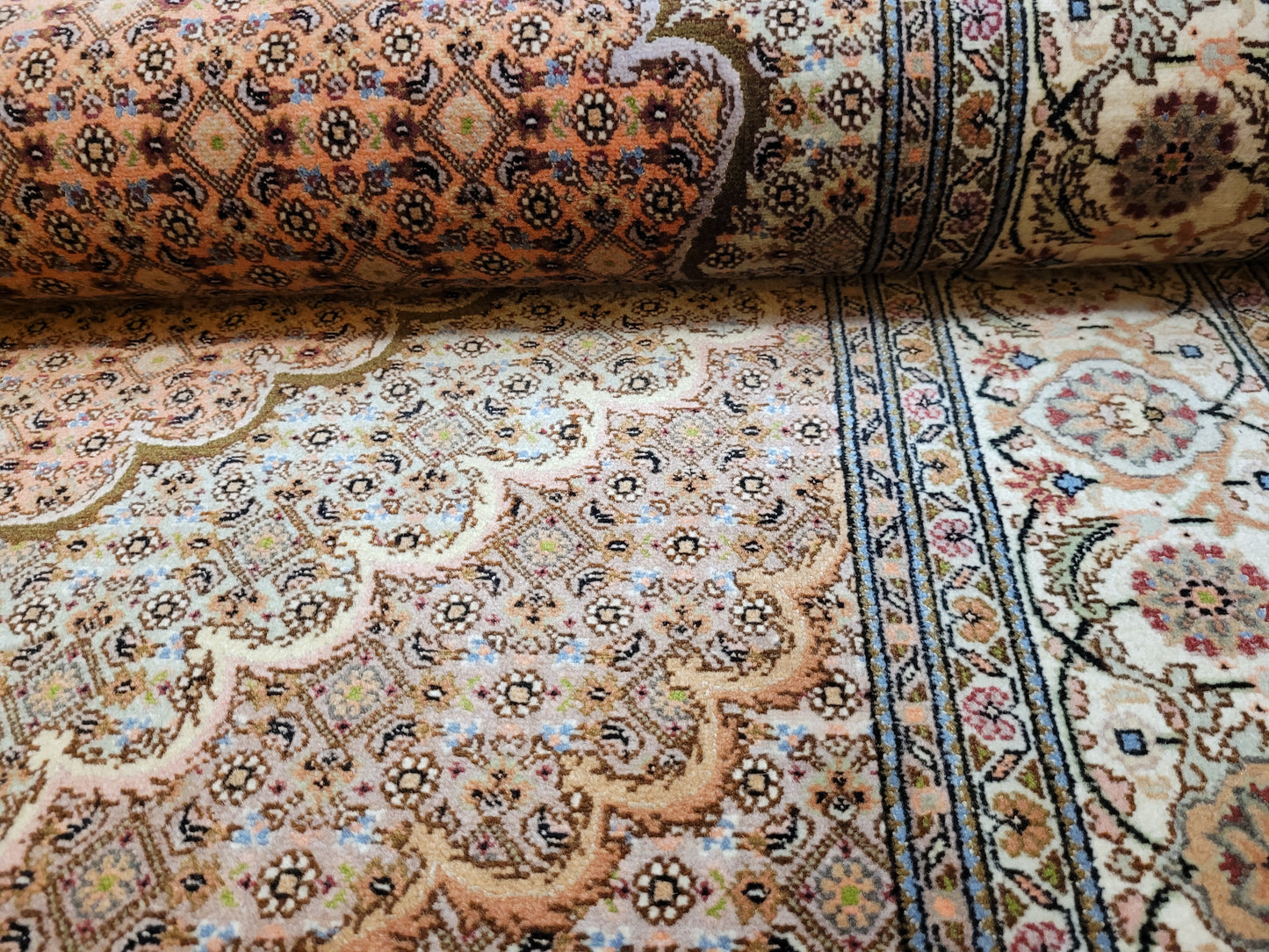 Täbriz Teppich Korkwolle mit Seide feine Knüpfung Medaillon Design