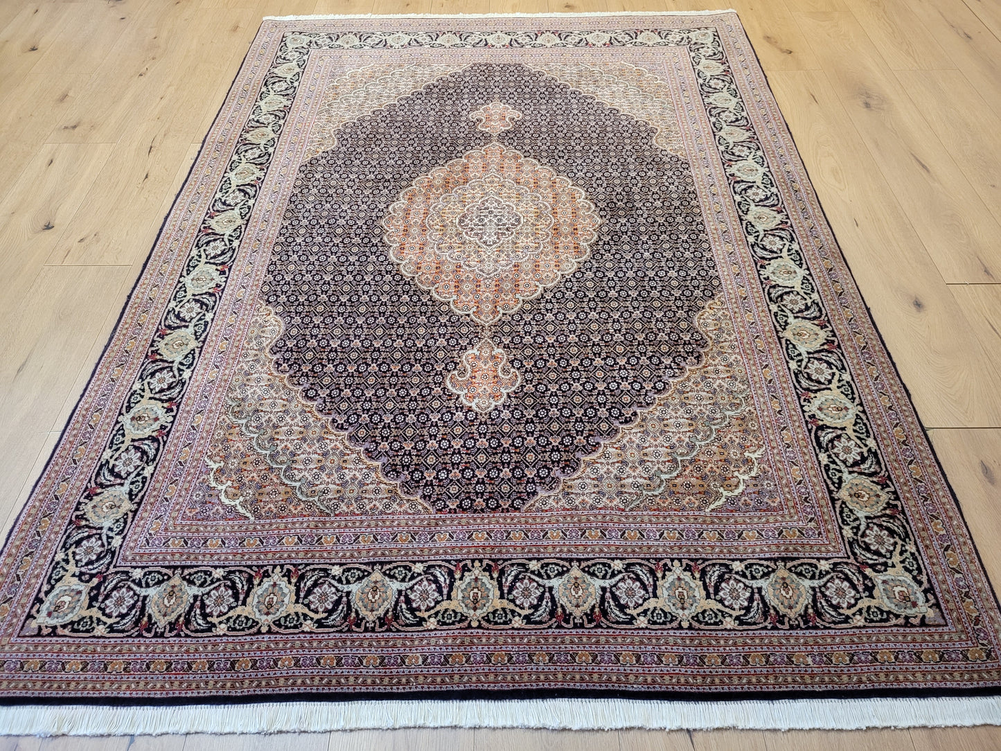 Täbriz Teppich Korkwolle mit Seide feine Knüpfung klassisches Medaillon