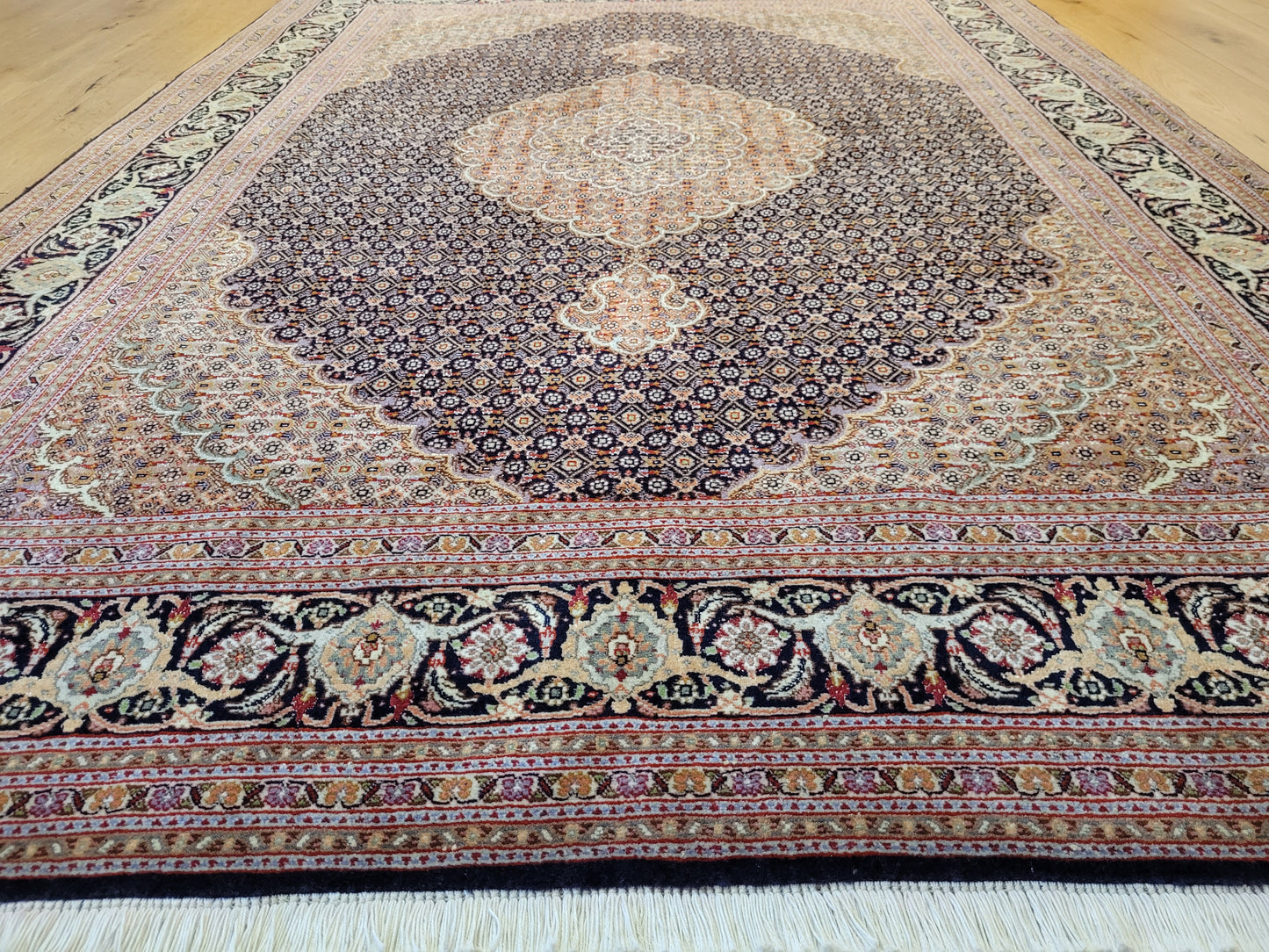 Täbriz Teppich Korkwolle mit Seide feine Knüpfung klassisches Medaillon