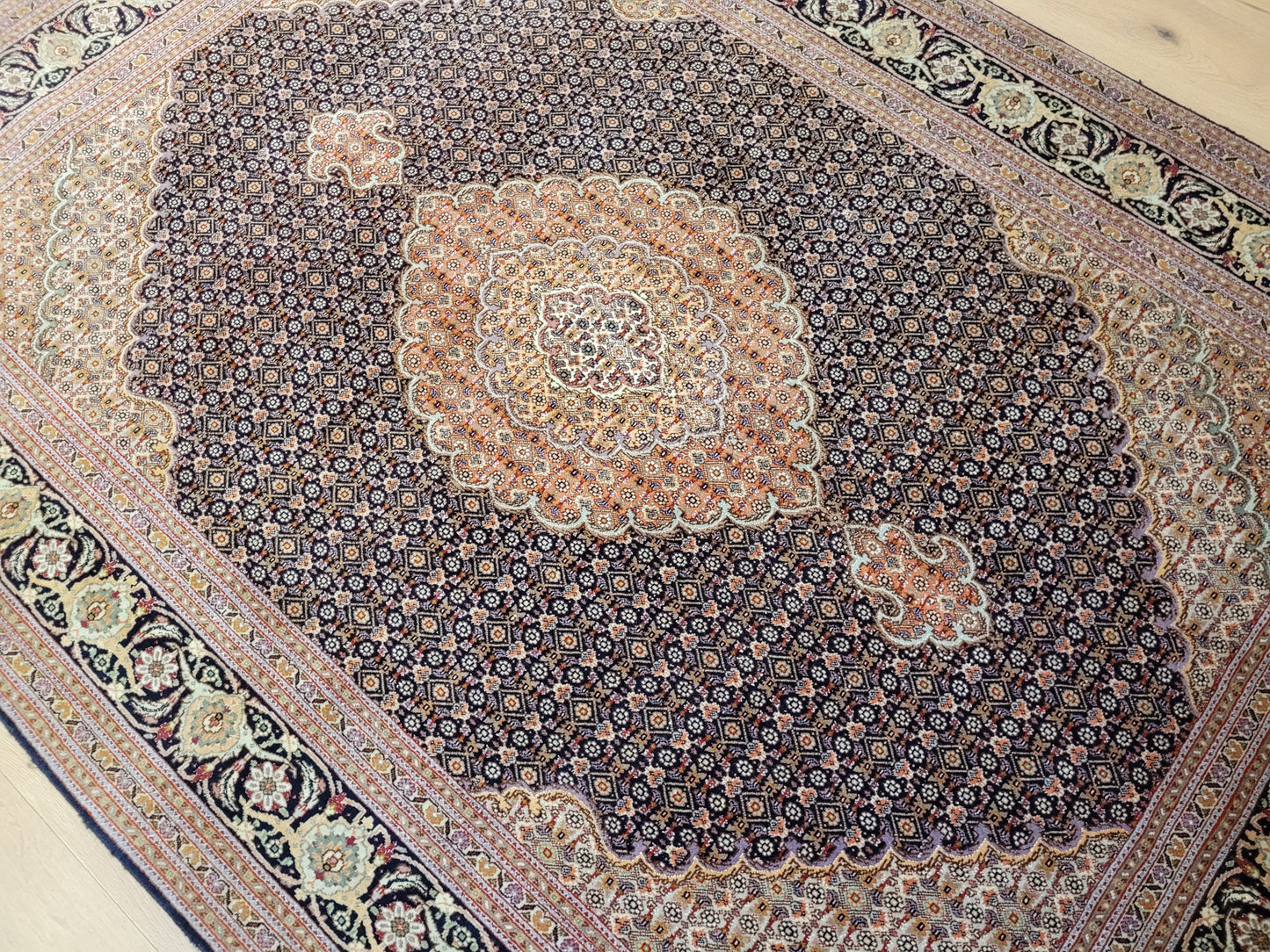 Täbriz Teppich Korkwolle mit Seide feine Knüpfung klassisches Medaillon