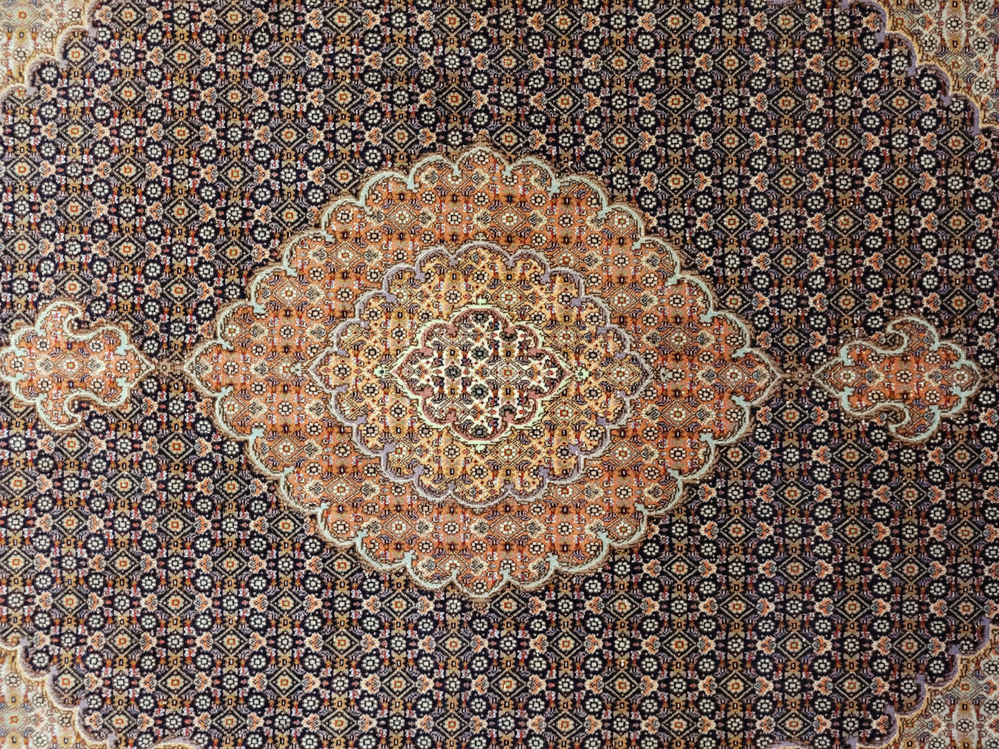 Täbriz Teppich Korkwolle mit Seide feine Knüpfung klassisches Medaillon