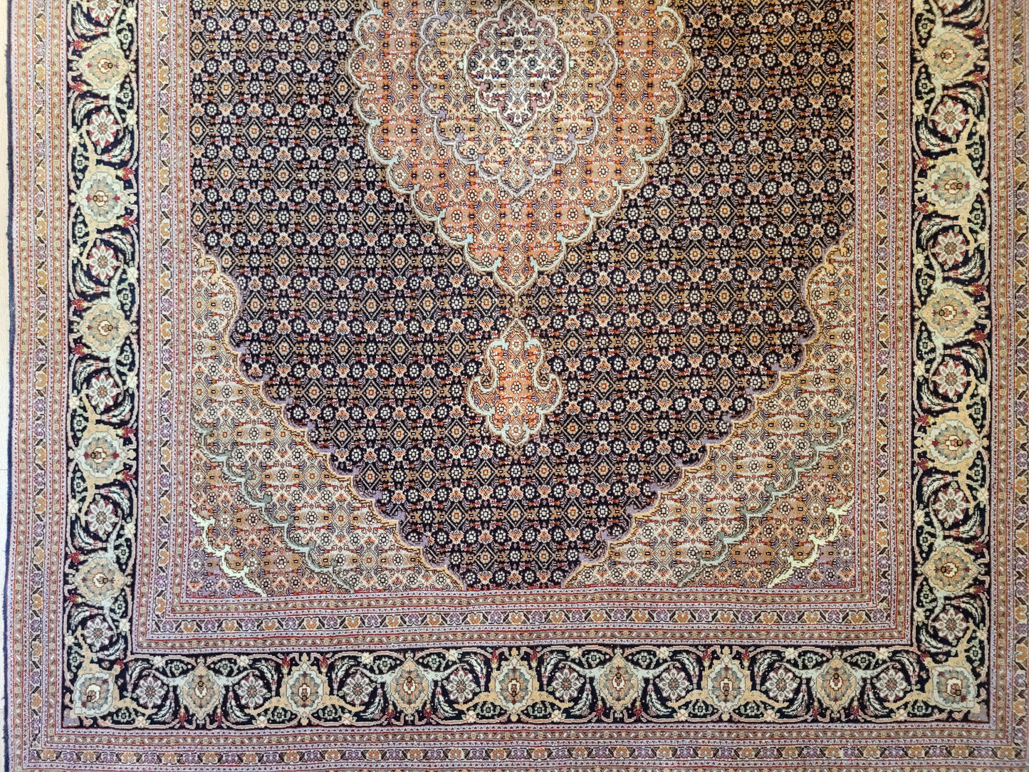 Täbriz Teppich Korkwolle mit Seide feine Knüpfung klassisches Medaillon