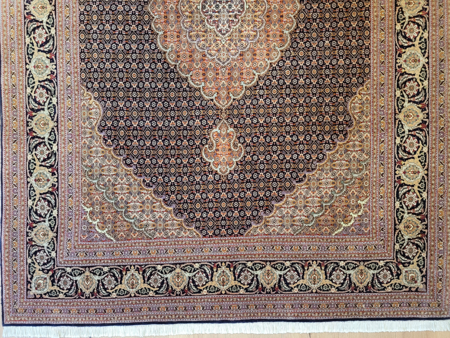 Täbriz Teppich Korkwolle mit Seide feine Knüpfung klassisches Medaillon