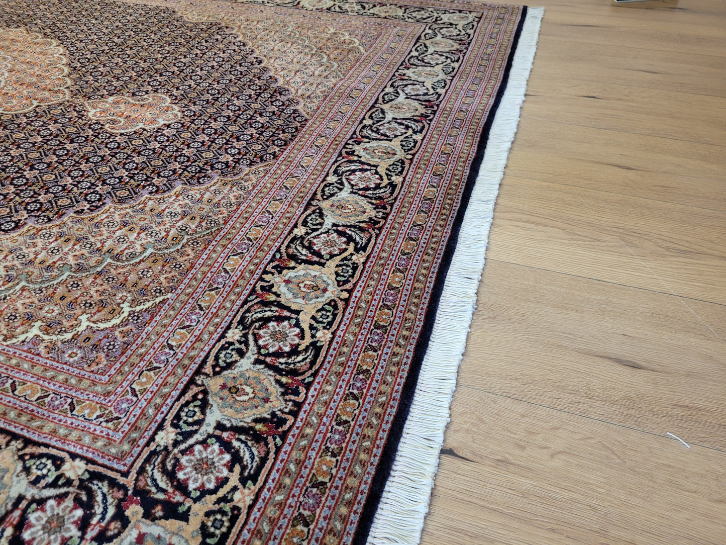 Täbriz Teppich Korkwolle mit Seide feine Knüpfung klassisches Medaillon