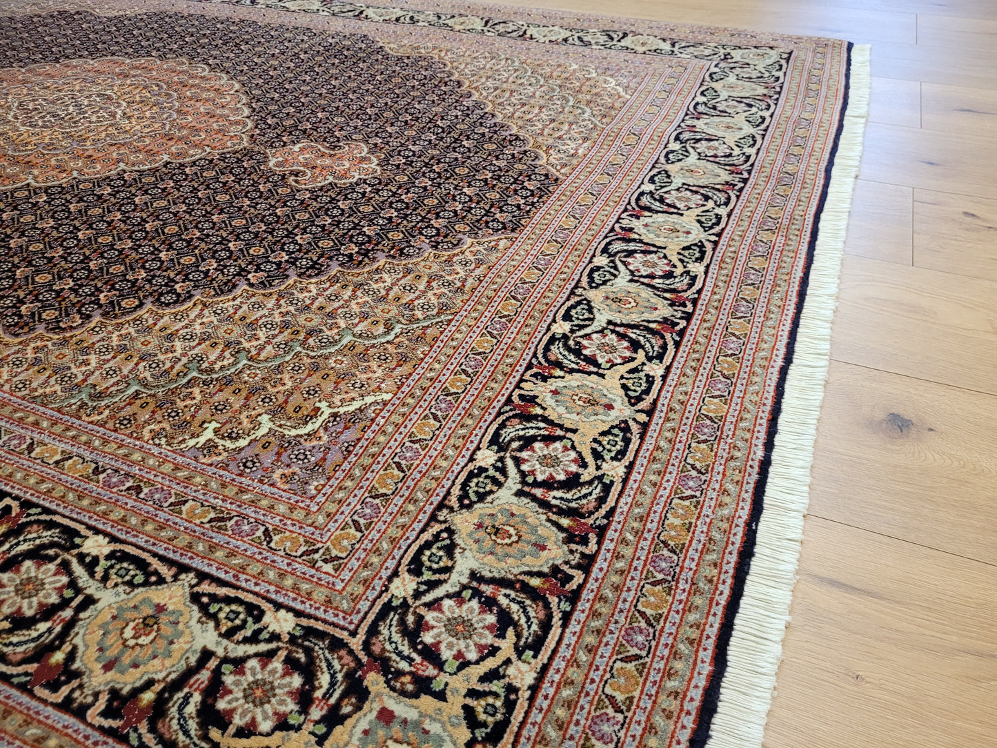 Täbriz Teppich Korkwolle mit Seide feine Knüpfung klassisches Medaillon