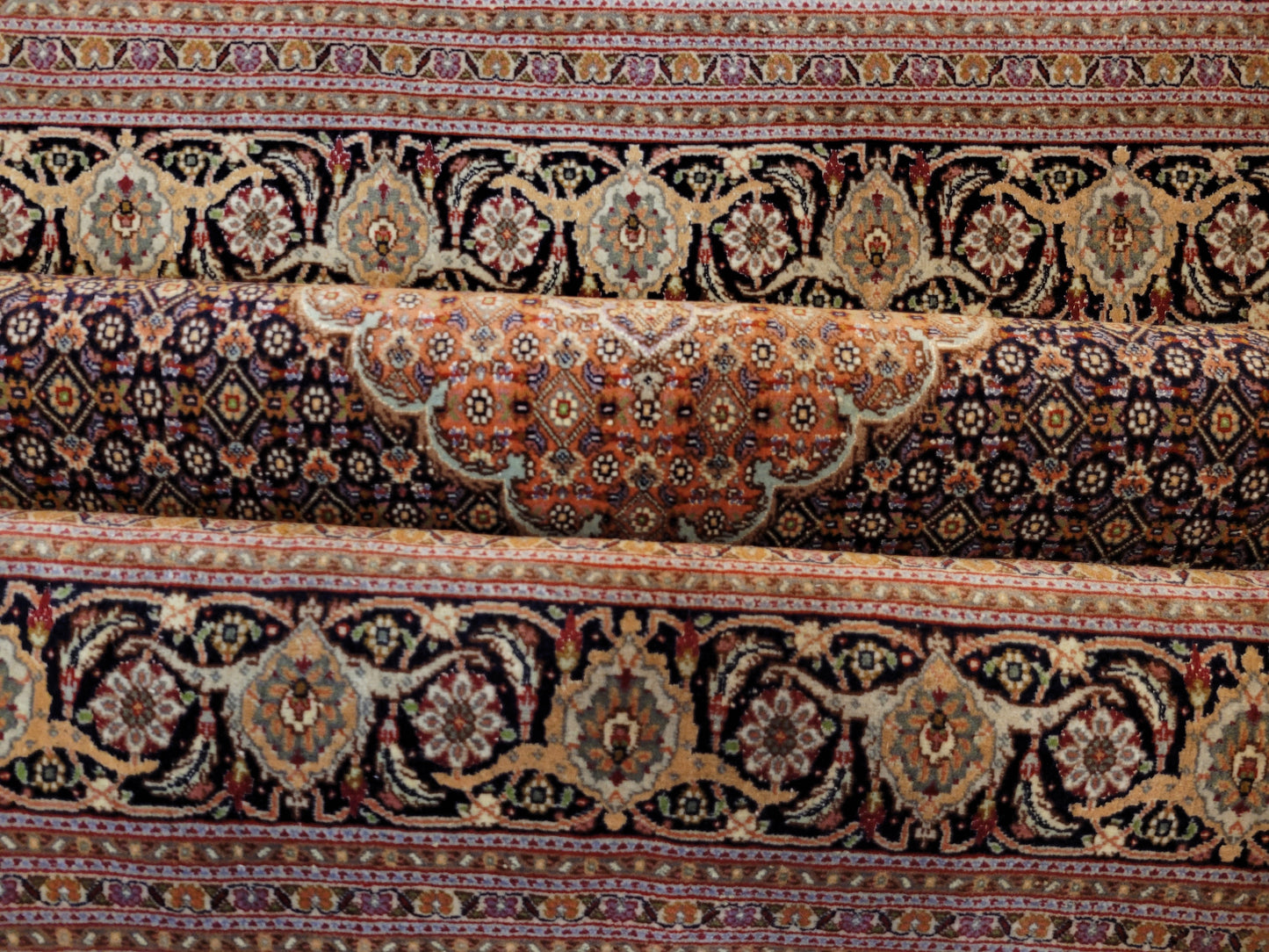 Täbriz Teppich Korkwolle mit Seide feine Knüpfung klassisches Medaillon