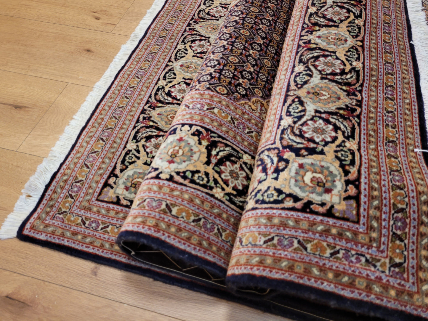 Täbriz Teppich Korkwolle mit Seide feine Knüpfung klassisches Medaillon