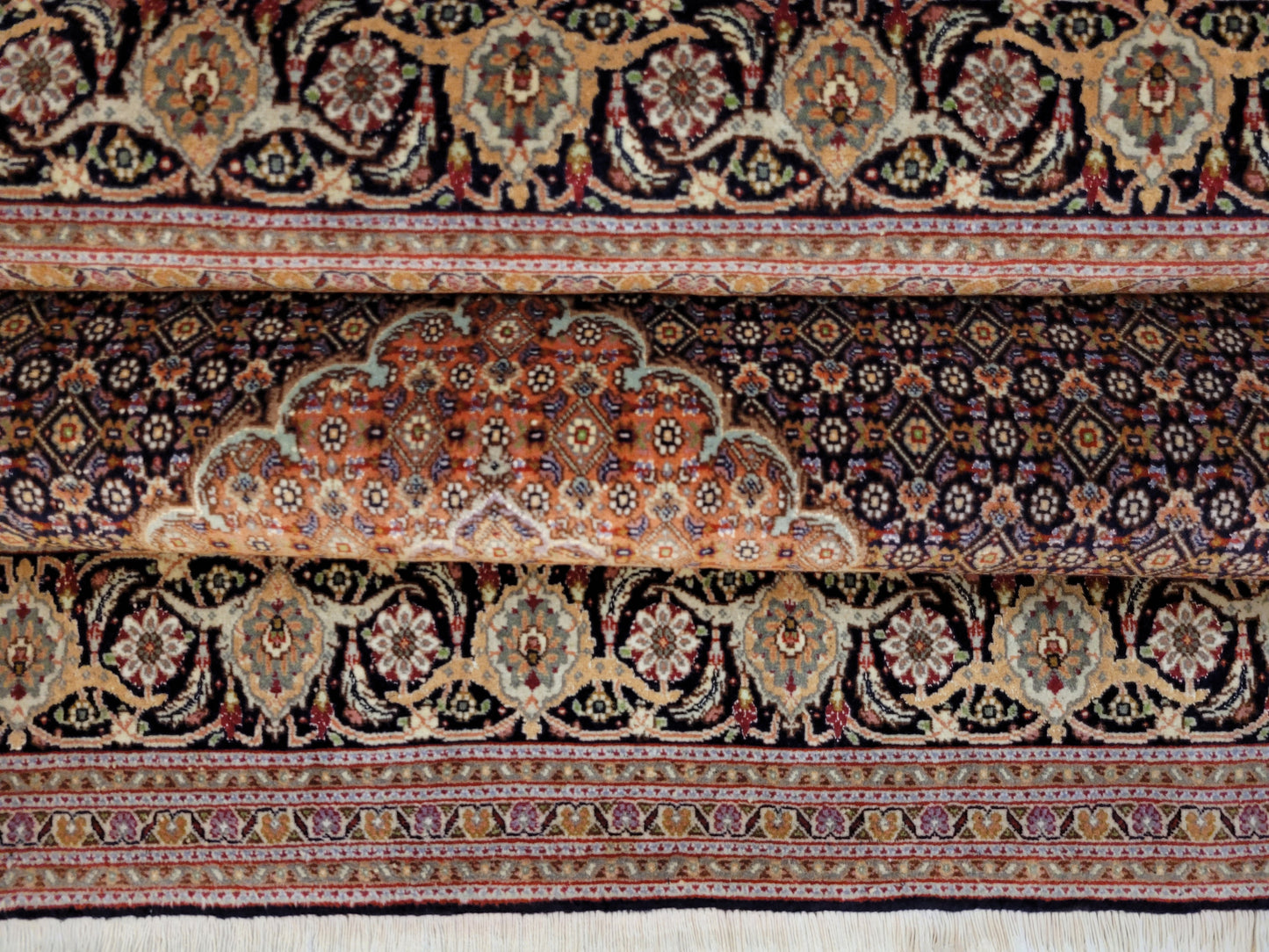 Täbriz Teppich Korkwolle mit Seide feine Knüpfung klassisches Medaillon