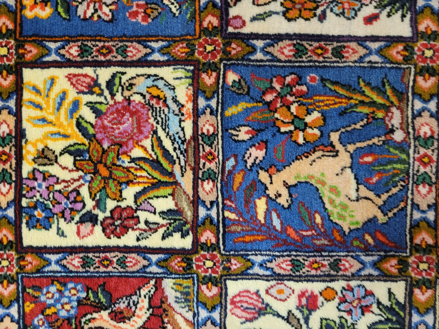 Bachtiar Teppich Wolle Gartenfelder Tiermotive fein geknüpft