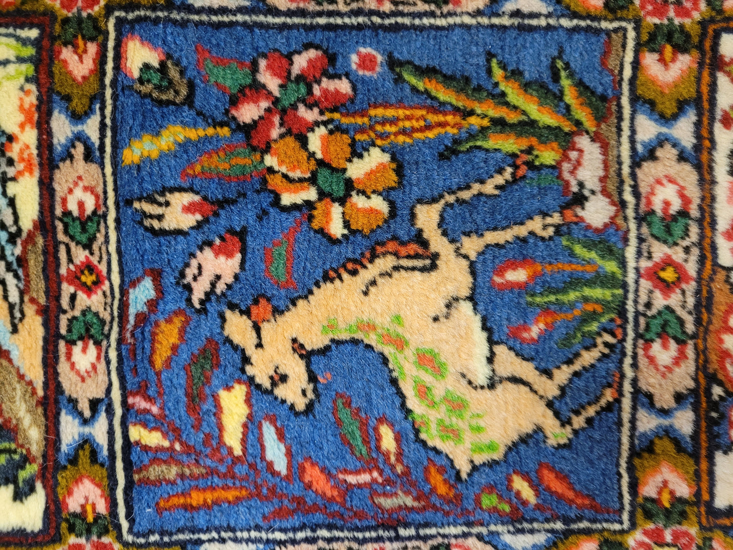 Bachtiar Teppich Wolle Gartenfelder Tiermotive fein geknüpft