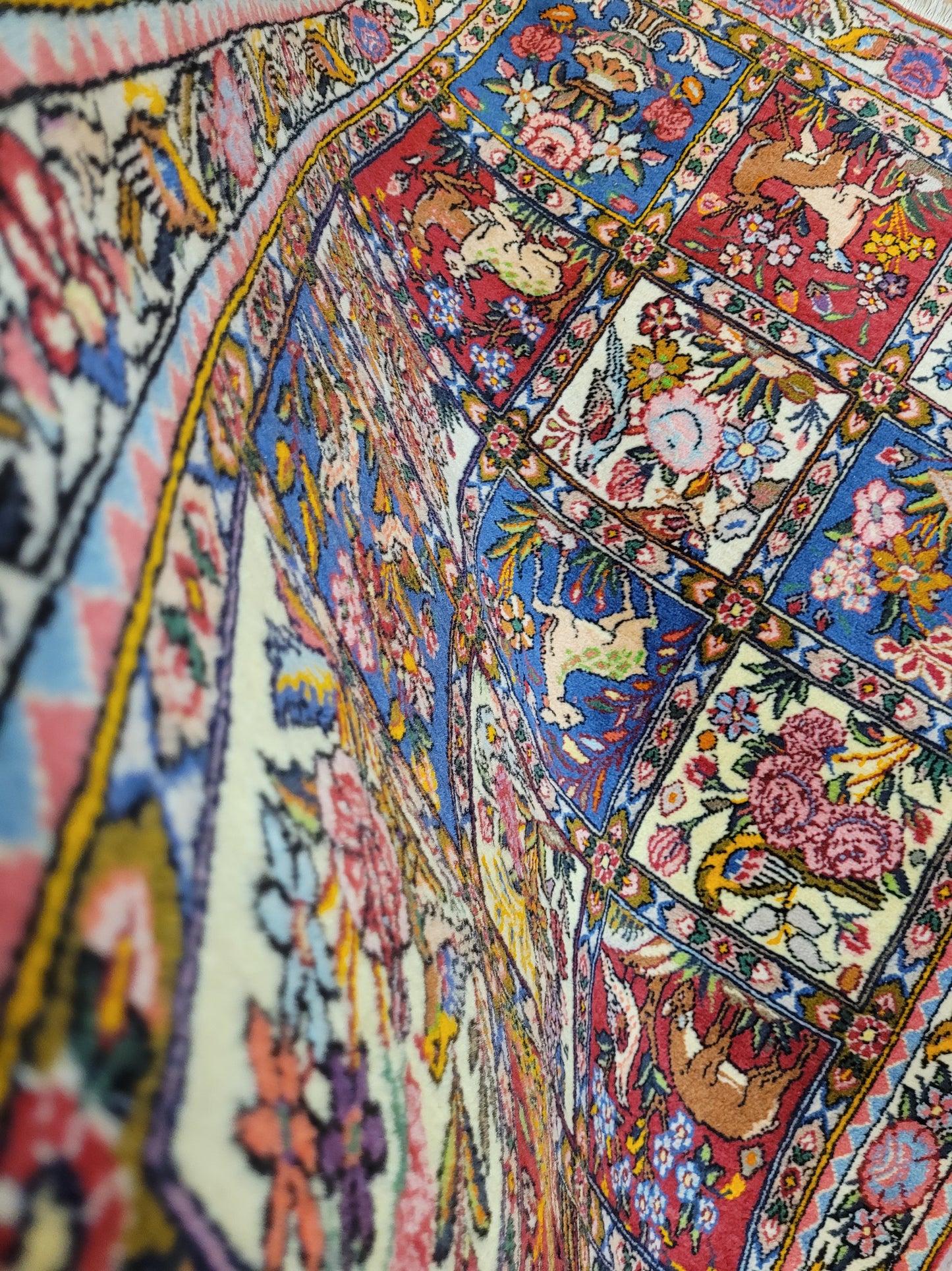 Bachtiar Teppich Wolle Gartenfelder Tiermotive fein geknüpft