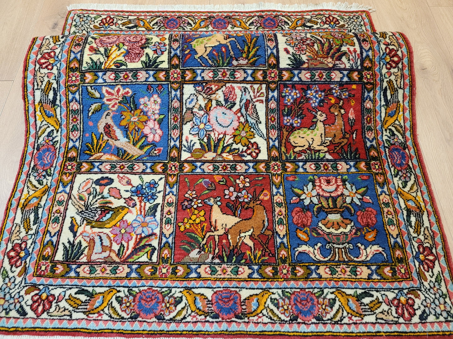 Bachtiar Teppich Wolle Gartenfelder Tiermotive fein geknüpft