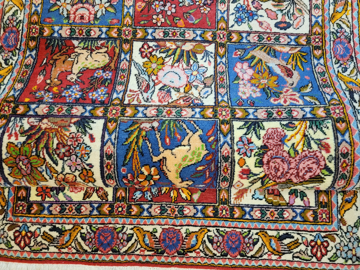 Bachtiar Teppich Wolle Gartenfelder Tiermotive fein geknüpft