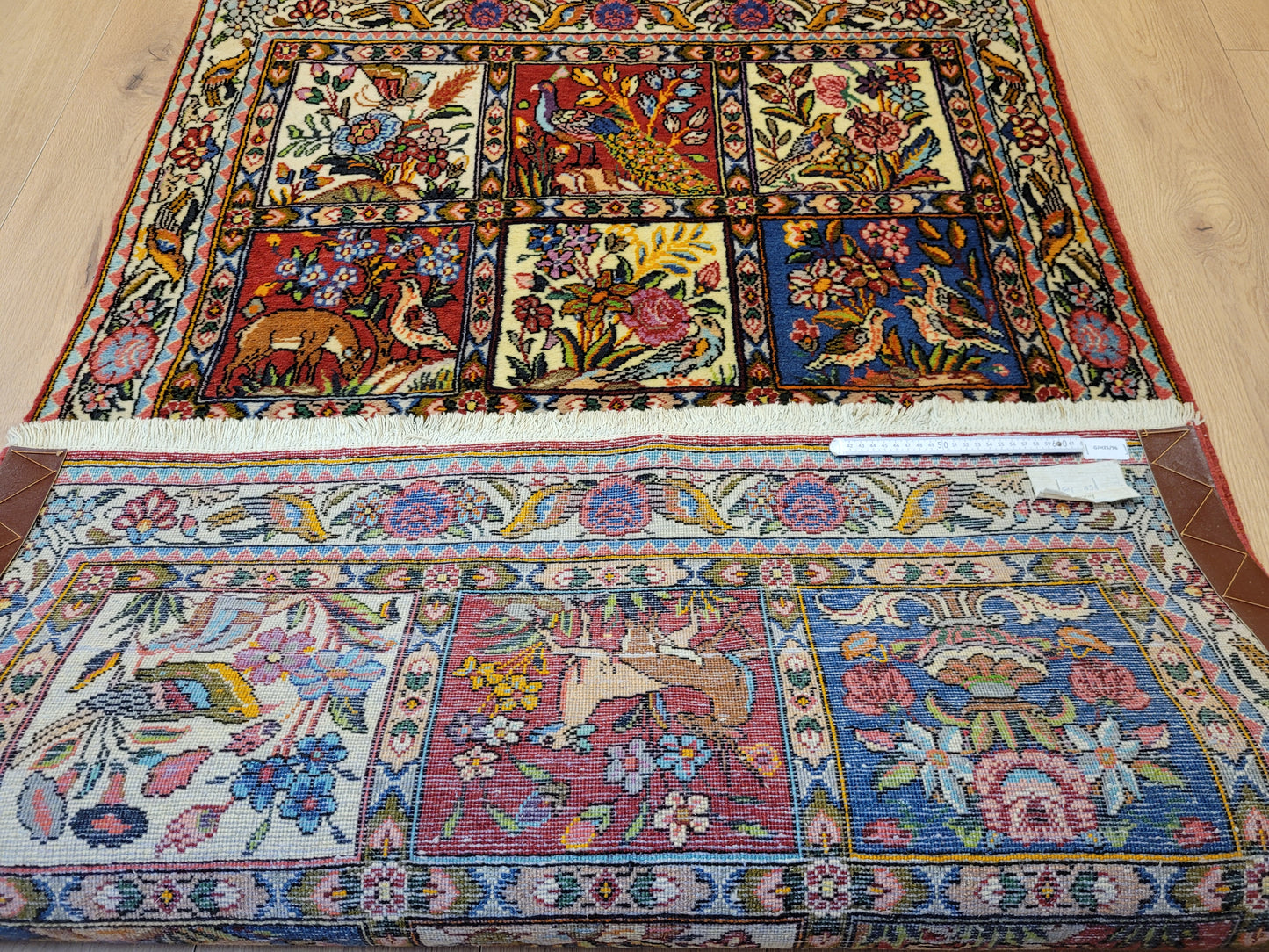 Bachtiar Teppich Wolle Gartenfelder Tiermotive fein geknüpft